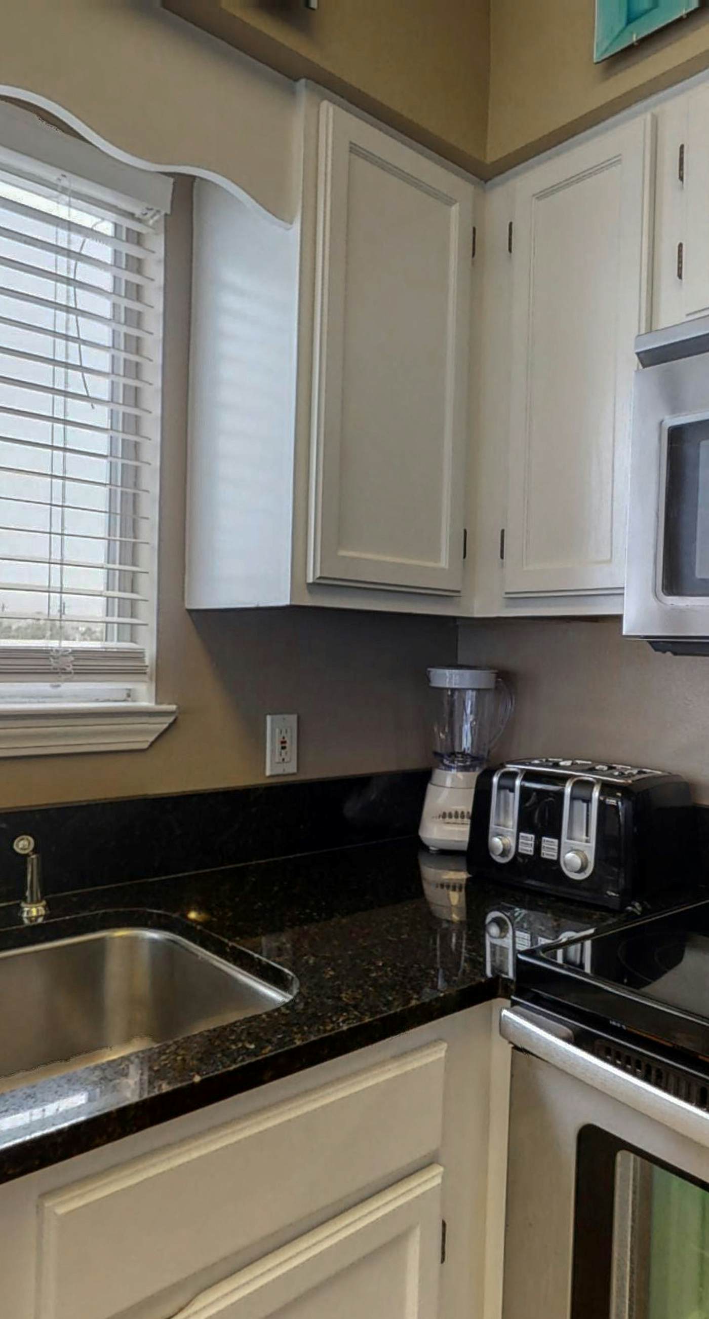 Gulf Front 2nd Floor Condo Pool, Beach Boardwalk, in Heart of Destin