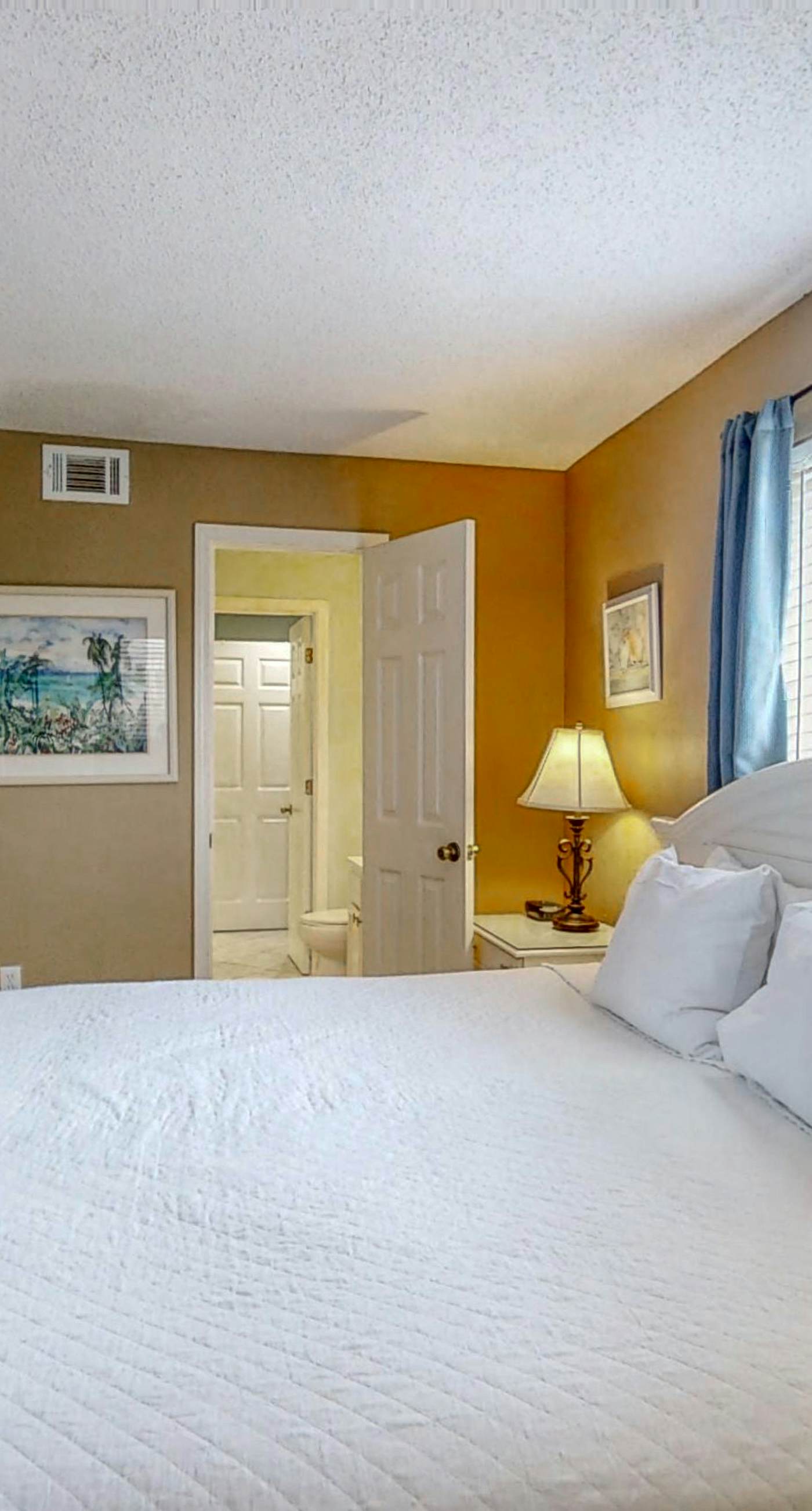 Gulf Front 2nd Floor Condo Pool, Beach Boardwalk, in Heart of Destin