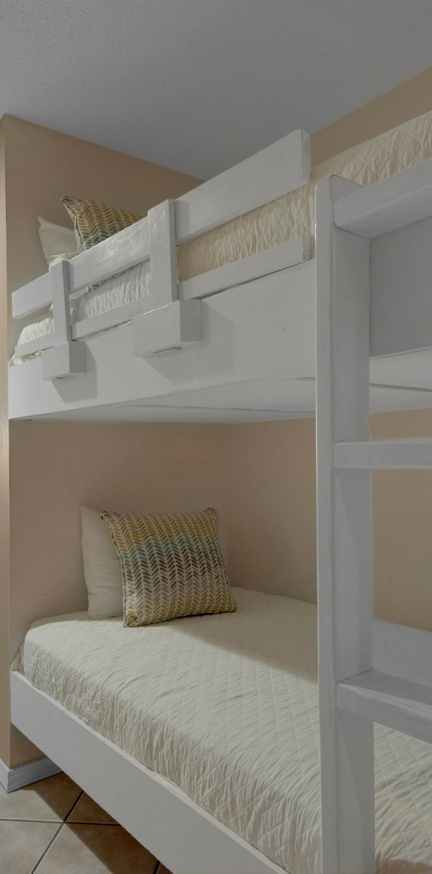 Gulf Front 2nd Floor Condo Pool, Beach Boardwalk, in Heart of Destin