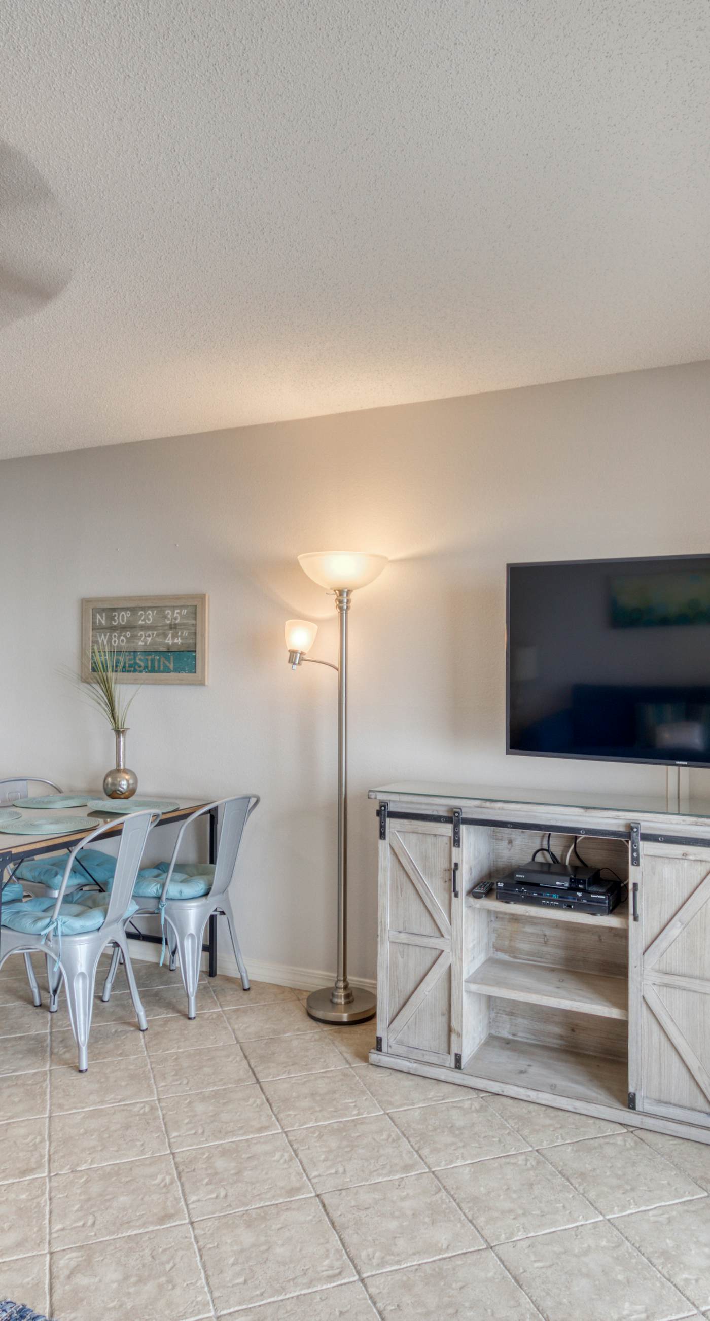 Stunning 1st-floor condo with Gulf view, grill, pools & beach access