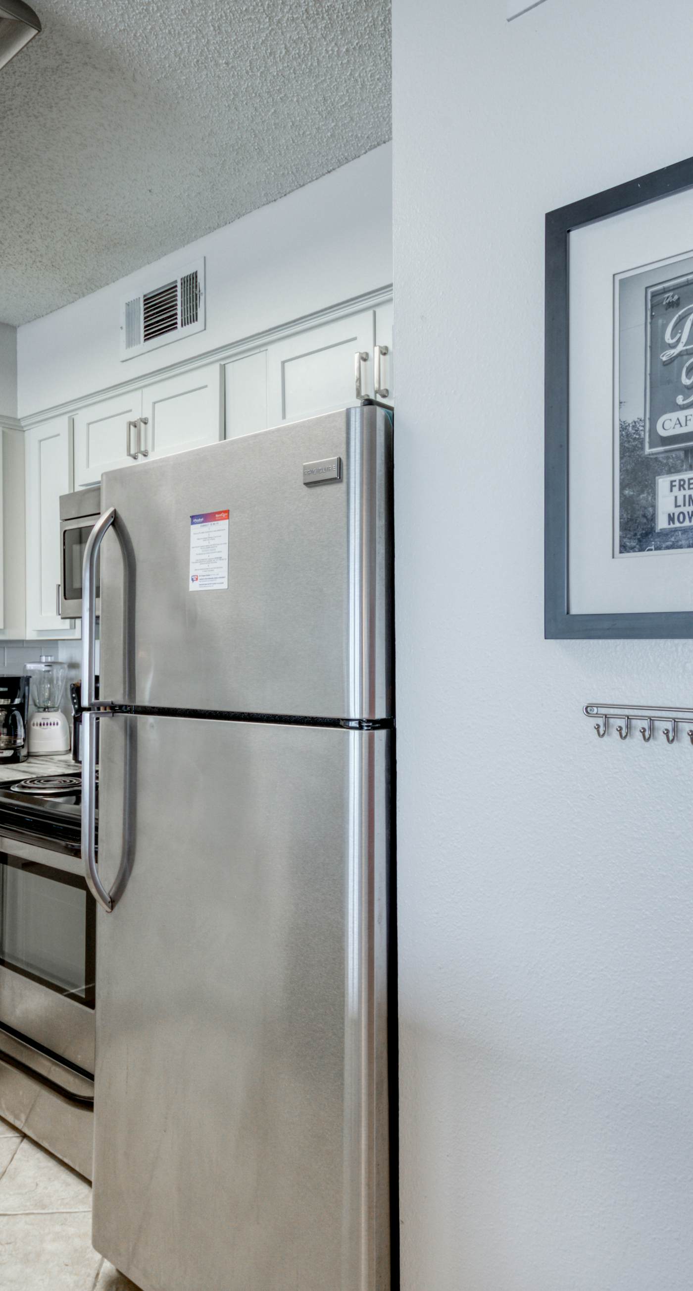 Stunning 1st-floor condo with Gulf view, grill, pools & beach access