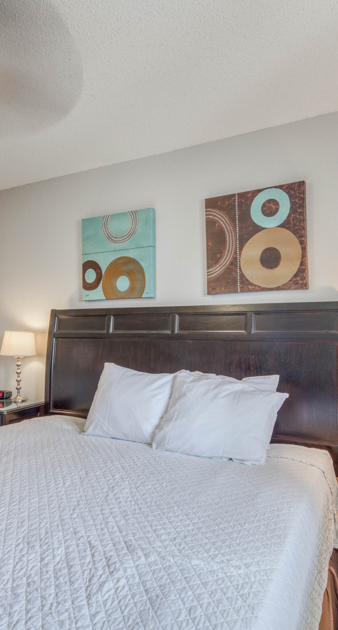 Stunning 1st-floor condo with Gulf view, grill, pools & beach access