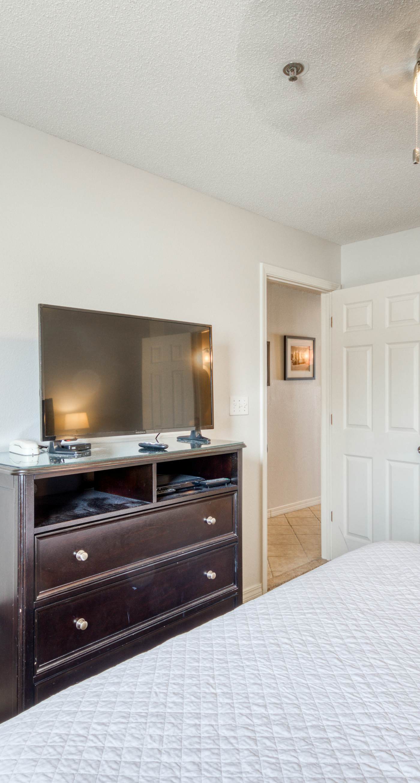 Stunning 1st-floor condo with Gulf view, grill, pools & beach access