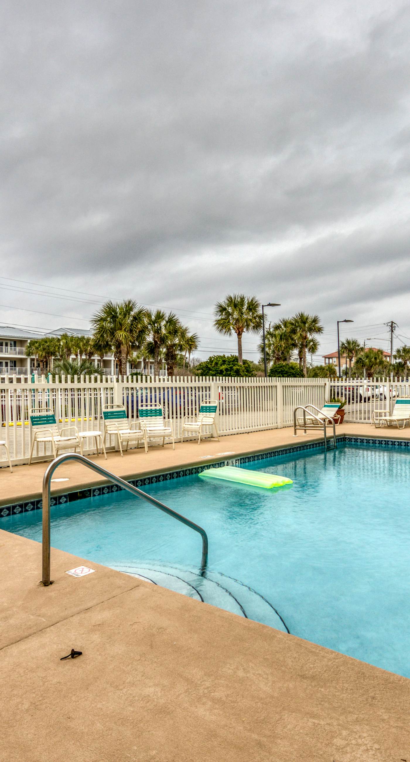 Stunning 1st-floor condo with Gulf view, grill, pools & beach access