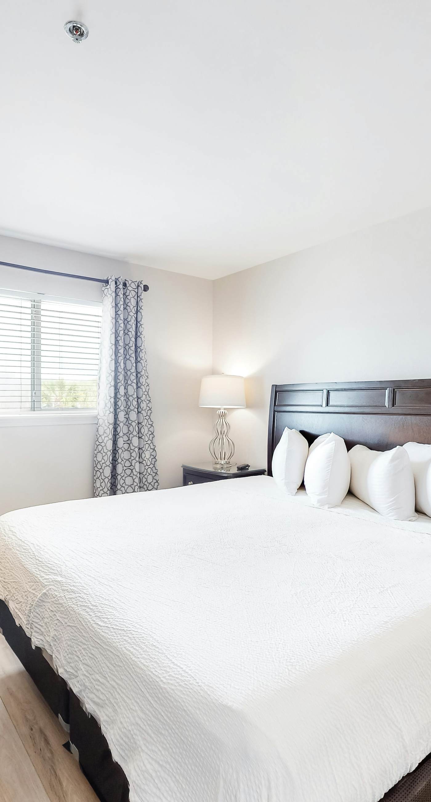 Beautiful Gulf Condo with Balcony, Outdoor Shower & Shared Pool