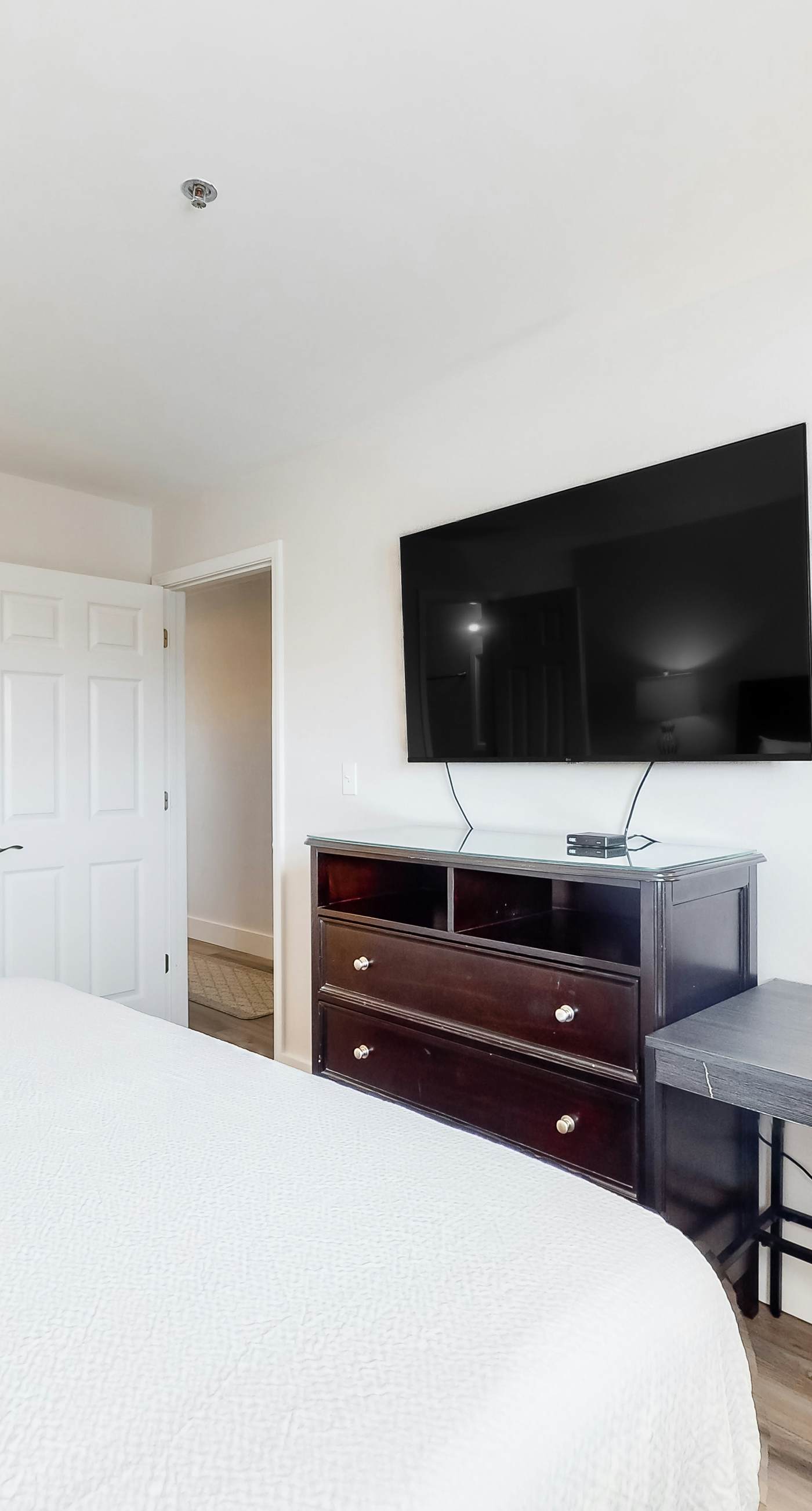 Beautiful Gulf Condo with Balcony, Outdoor Shower & Shared Pool