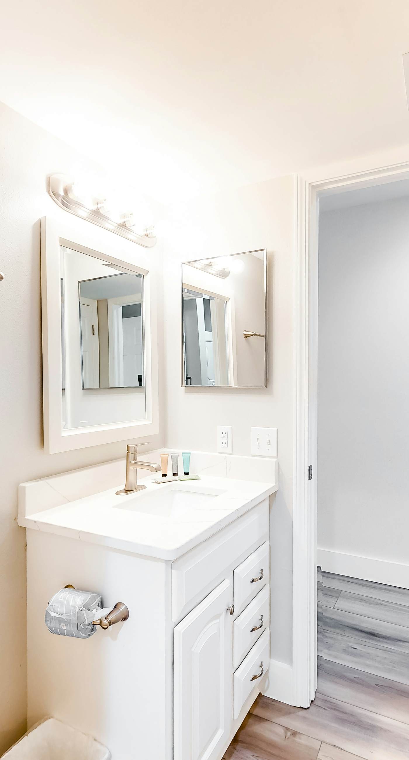 Beautiful Gulf Condo with Balcony, Outdoor Shower & Shared Pool