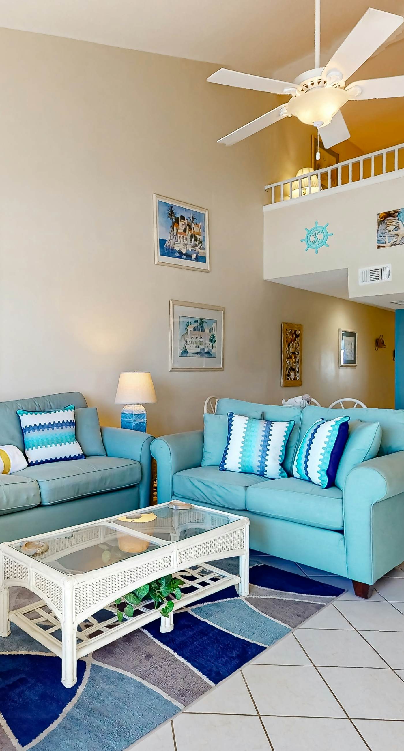 Gulf-front condo with complimentary beach equipment - near shops & dining