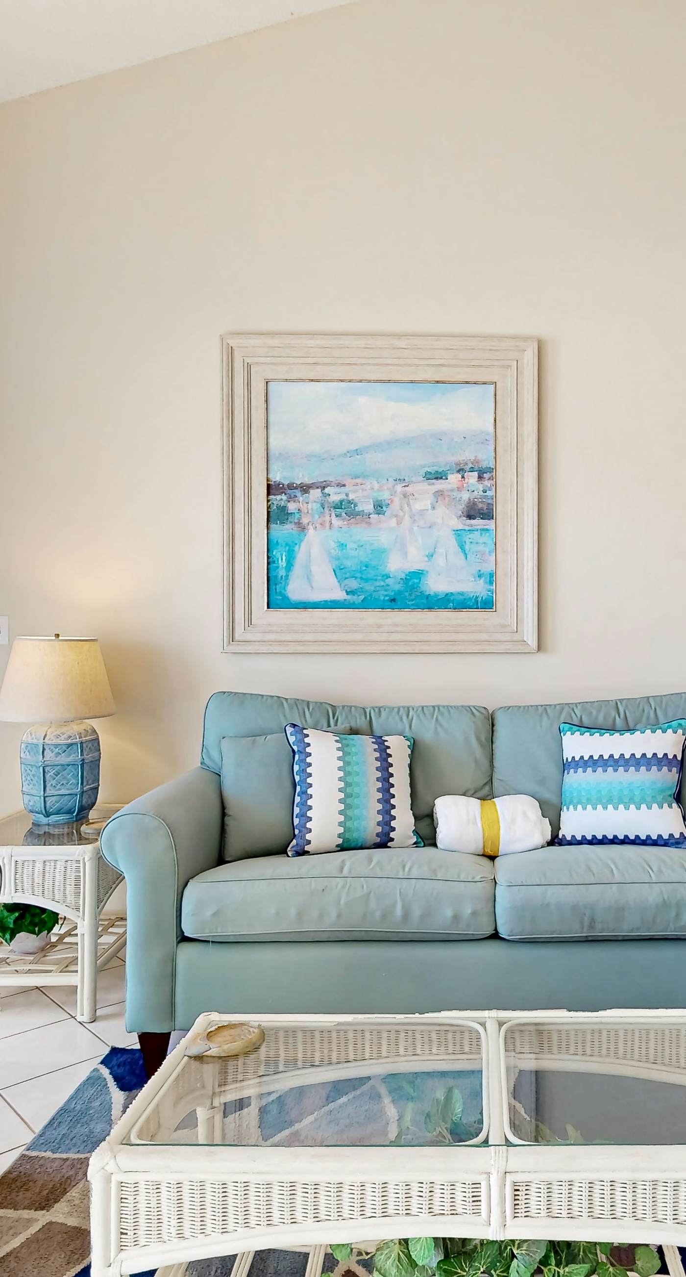 Gulf-front condo with complimentary beach equipment - near shops & dining