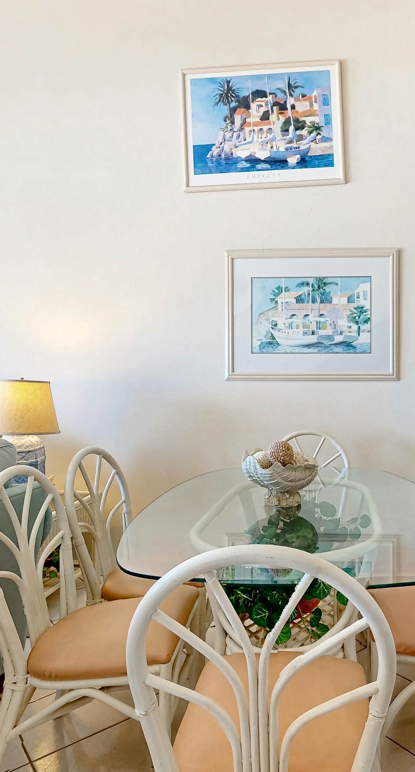 Gulf-front condo with complimentary beach equipment - near shops & dining