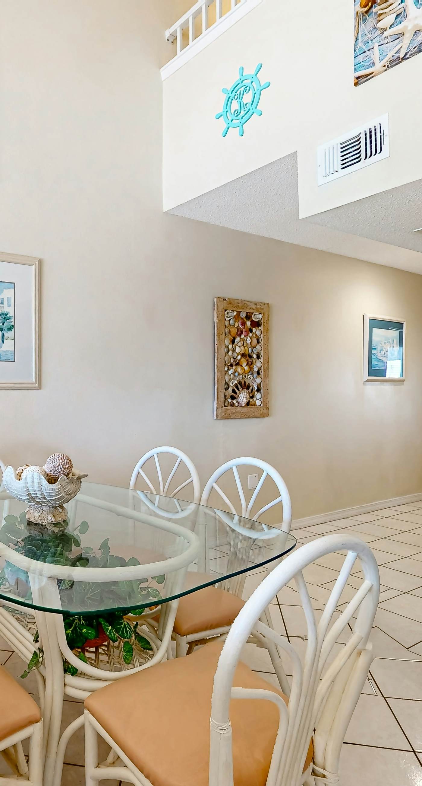Gulf-front condo with complimentary beach equipment - near shops & dining
