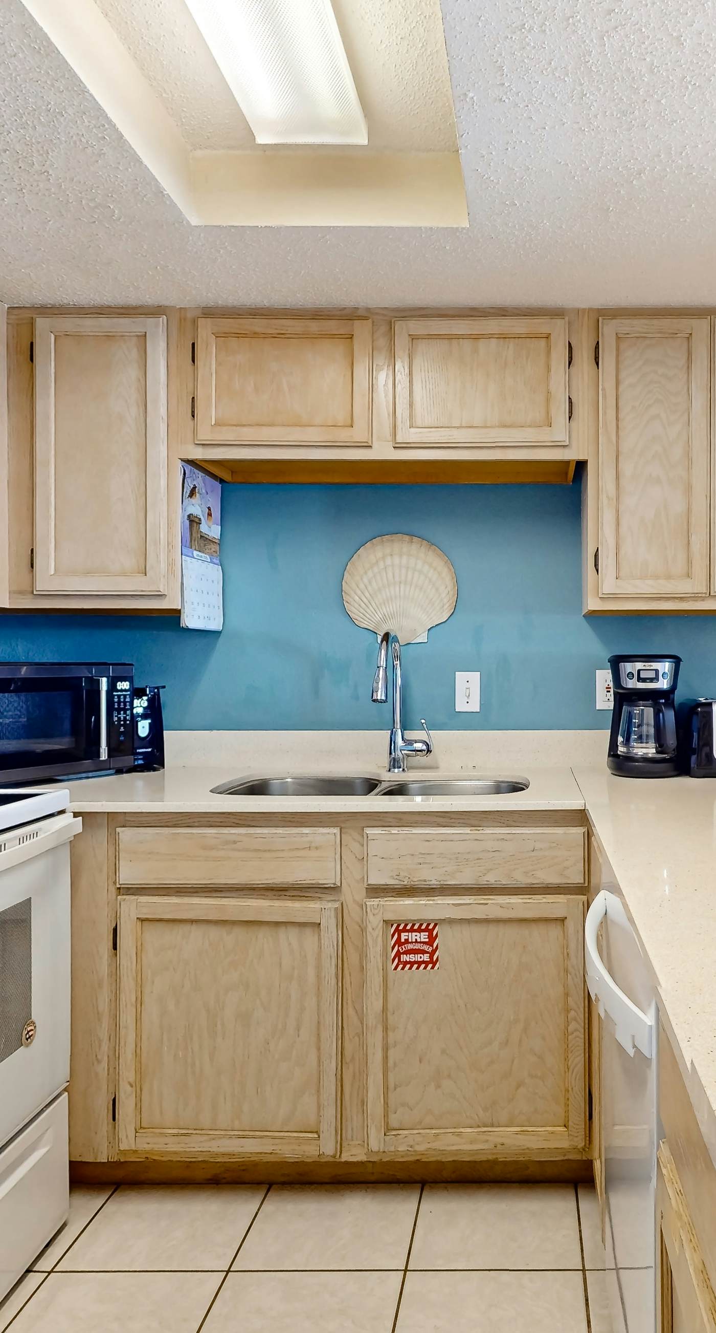 Gulf-front condo with complimentary beach equipment - near shops & dining