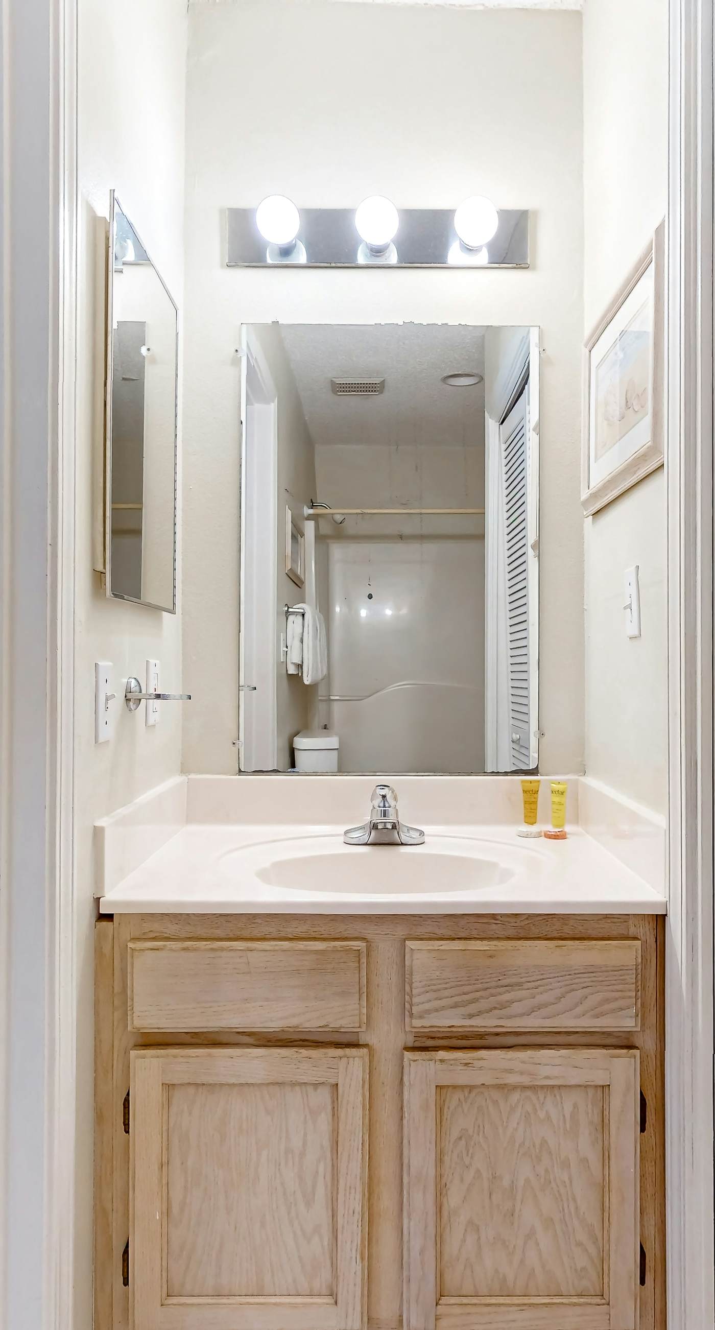 Gulf-front condo with complimentary beach equipment - near shops & dining