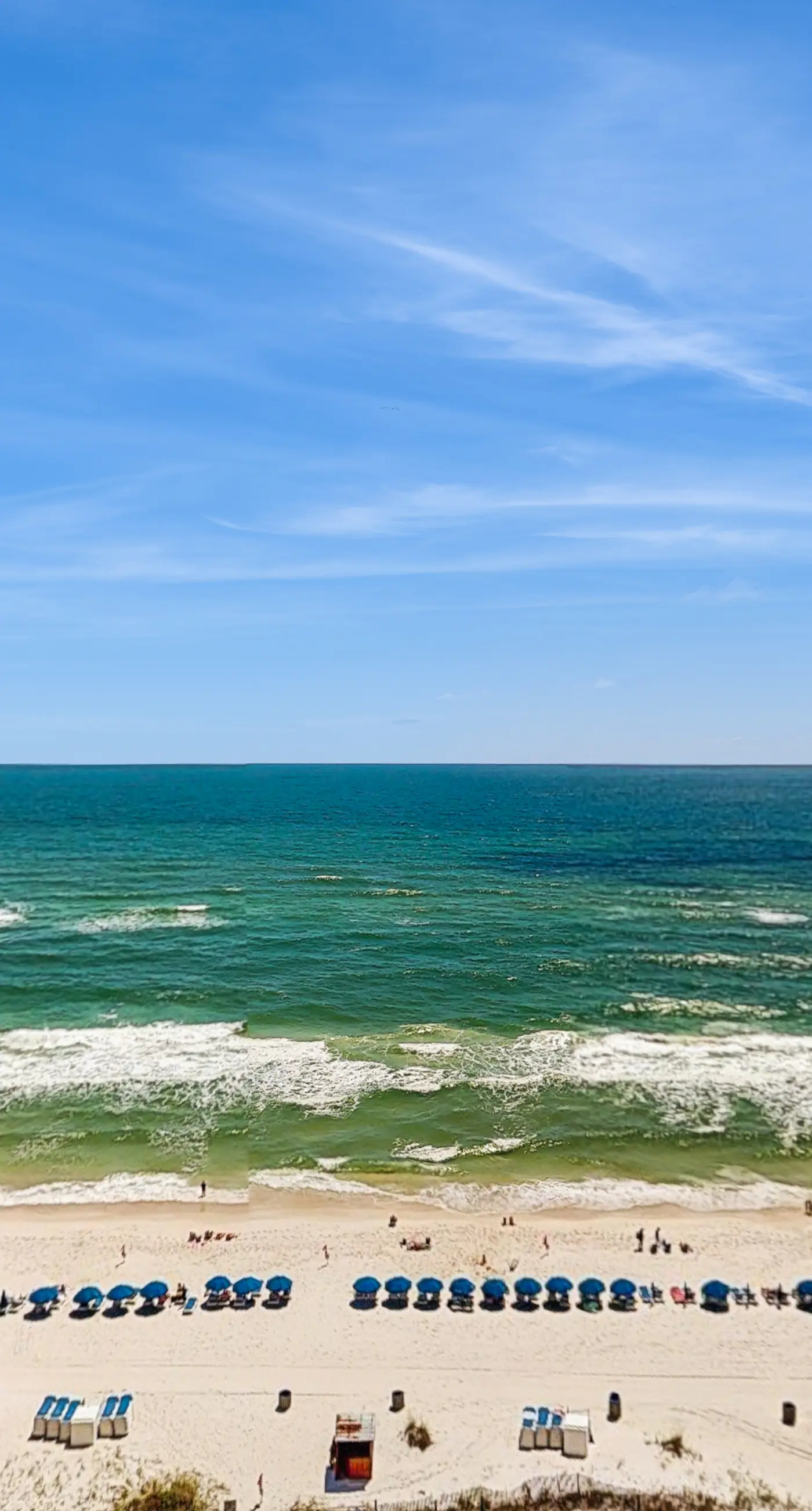 Oceanfront condo with pool, hot tub, splash pad & gym - great location
