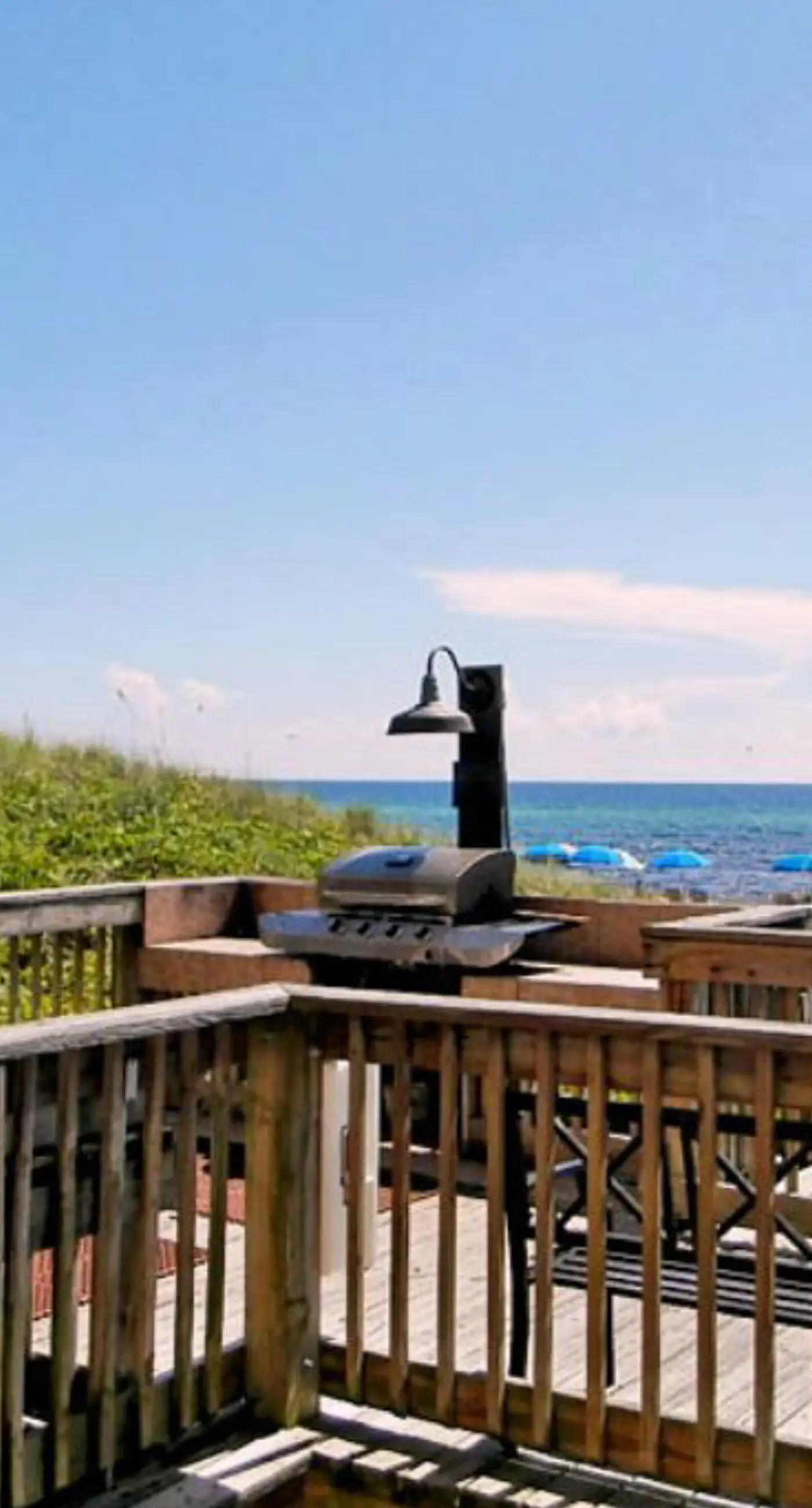 Oceanfront condo with pool, hot tub, splash pad & gym - great location