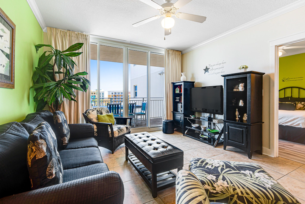 5th Floor Bright, Welcoming Condo At Waterscape Waterfall, Lazy River