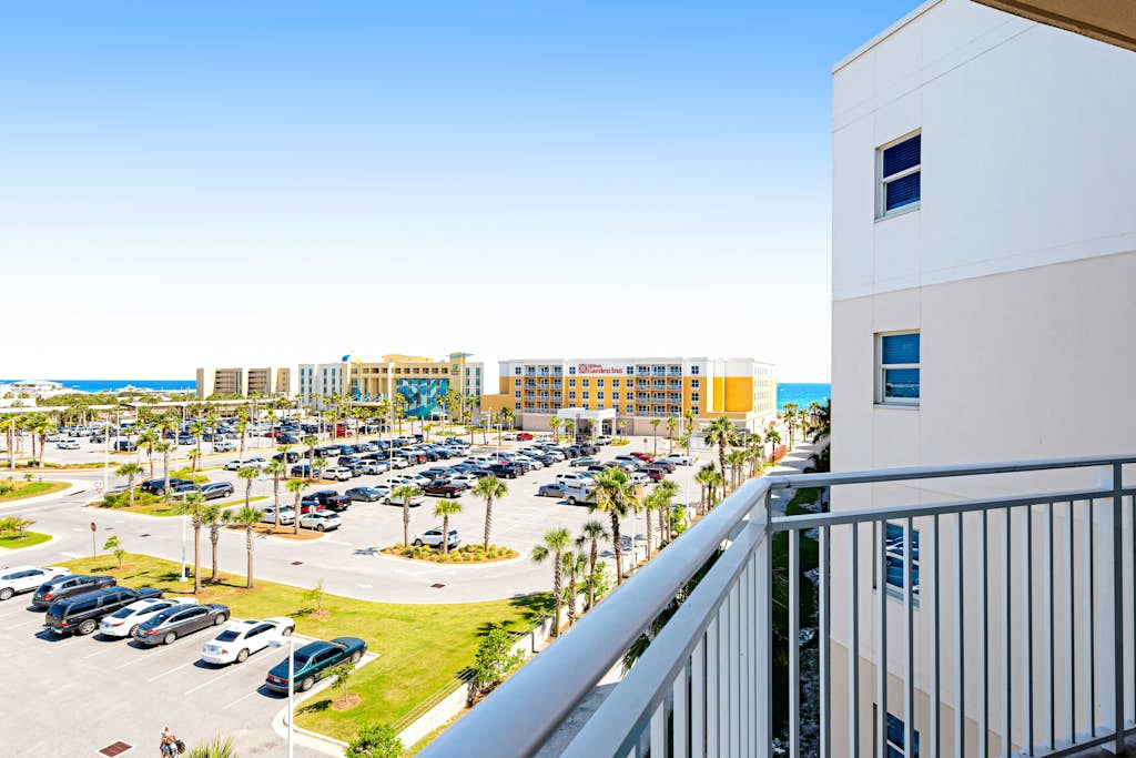 5th Floor Bright, Welcoming Condo At Waterscape Waterfall, Lazy River