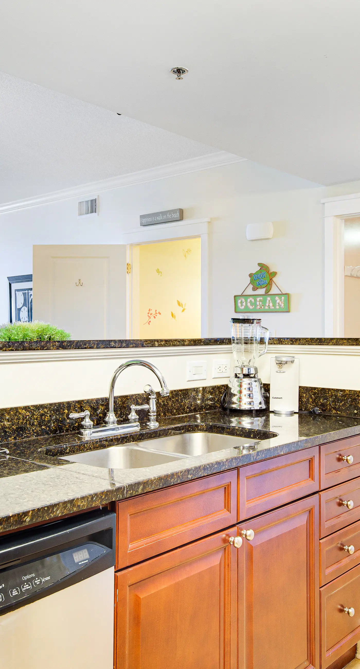 5th Floor Bright, Welcoming Condo At Waterscape Waterfall, Lazy River