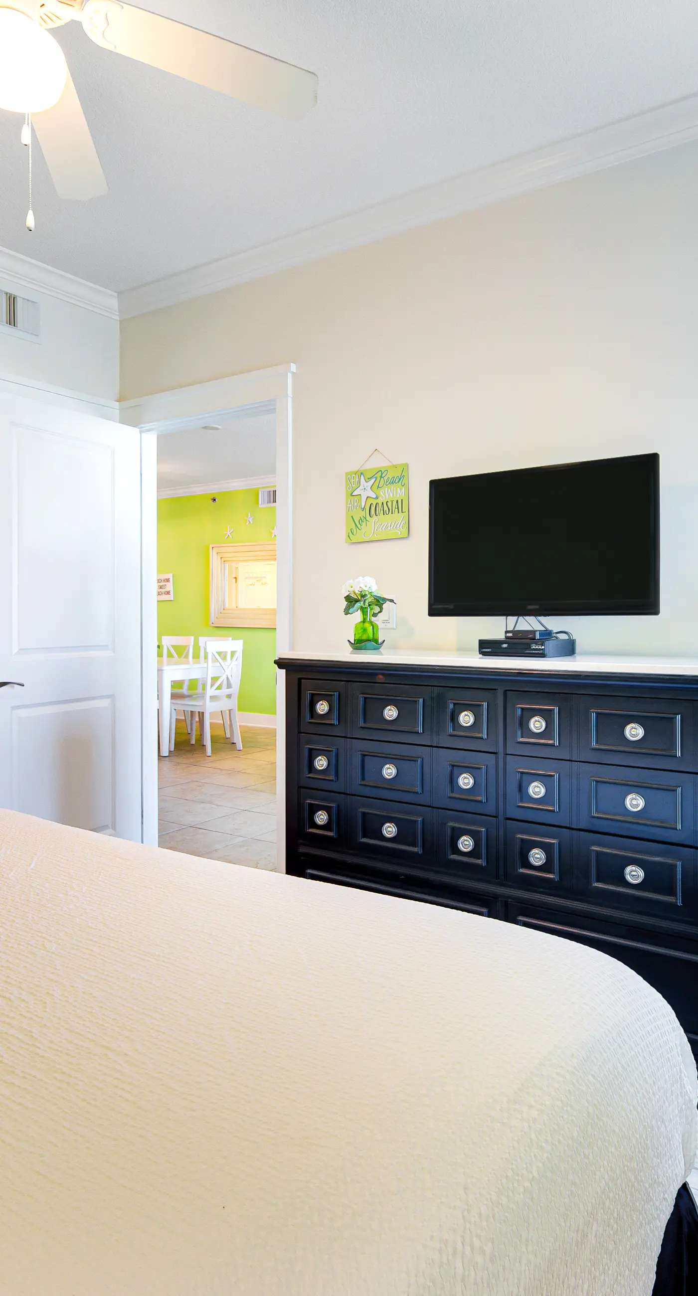 5th Floor Bright, Welcoming Condo At Waterscape Waterfall, Lazy River