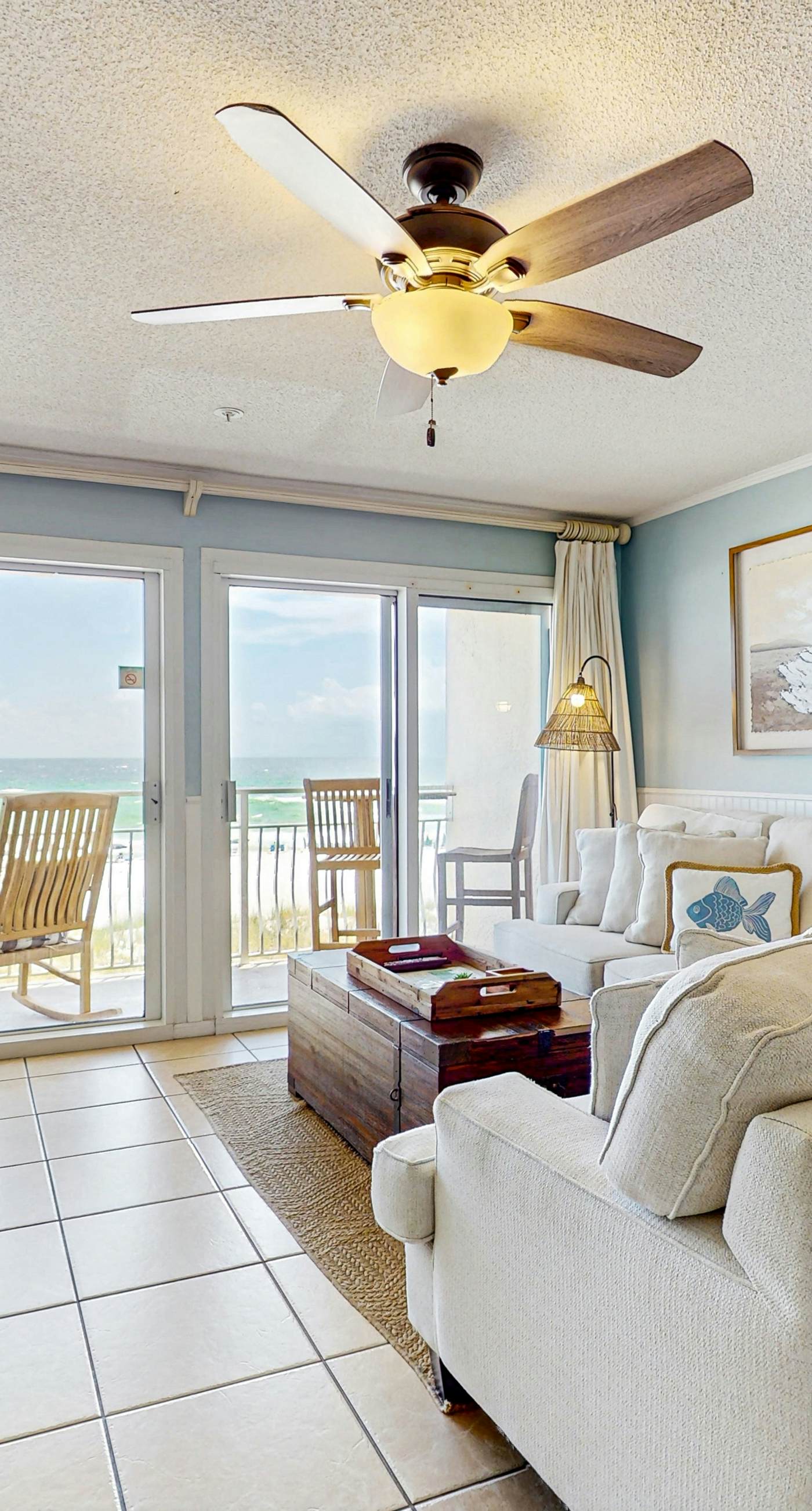 Gorgeous 2nd Floor Condo in Heart of Destin Gulf Front, Pool, Beach Boardwalk