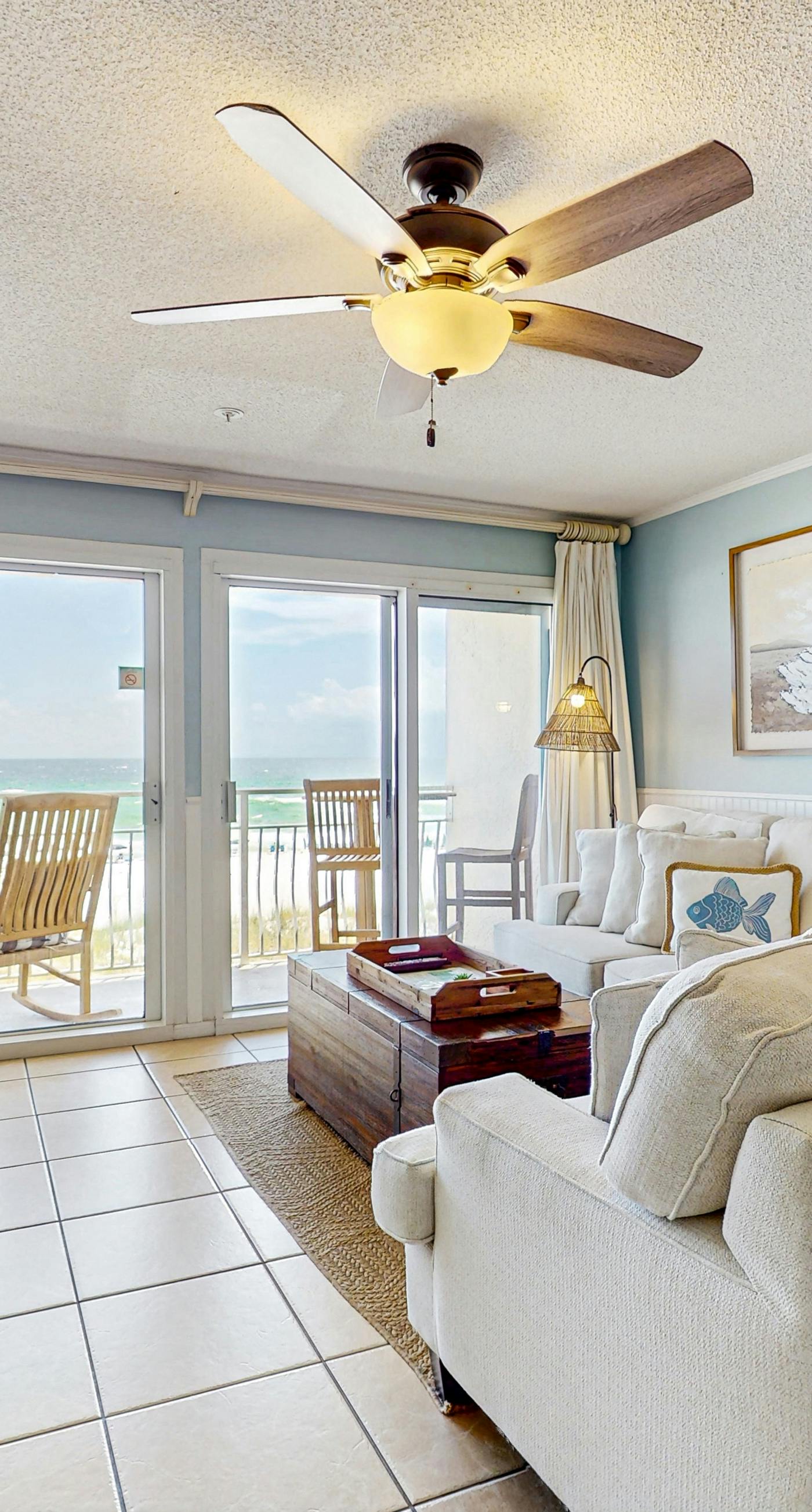 Gorgeous 2nd Floor Condo in Heart of Destin Gulf Front, Pool, Beach Boardwalk