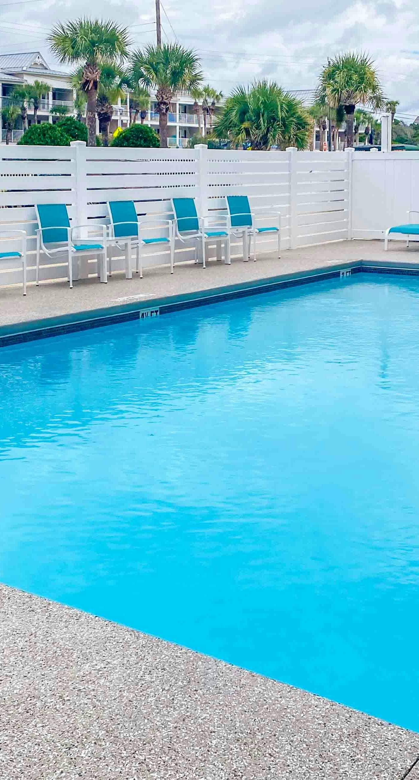 Gorgeous 2nd Floor Condo in Heart of Destin Gulf Front, Pool, Beach Boardwalk