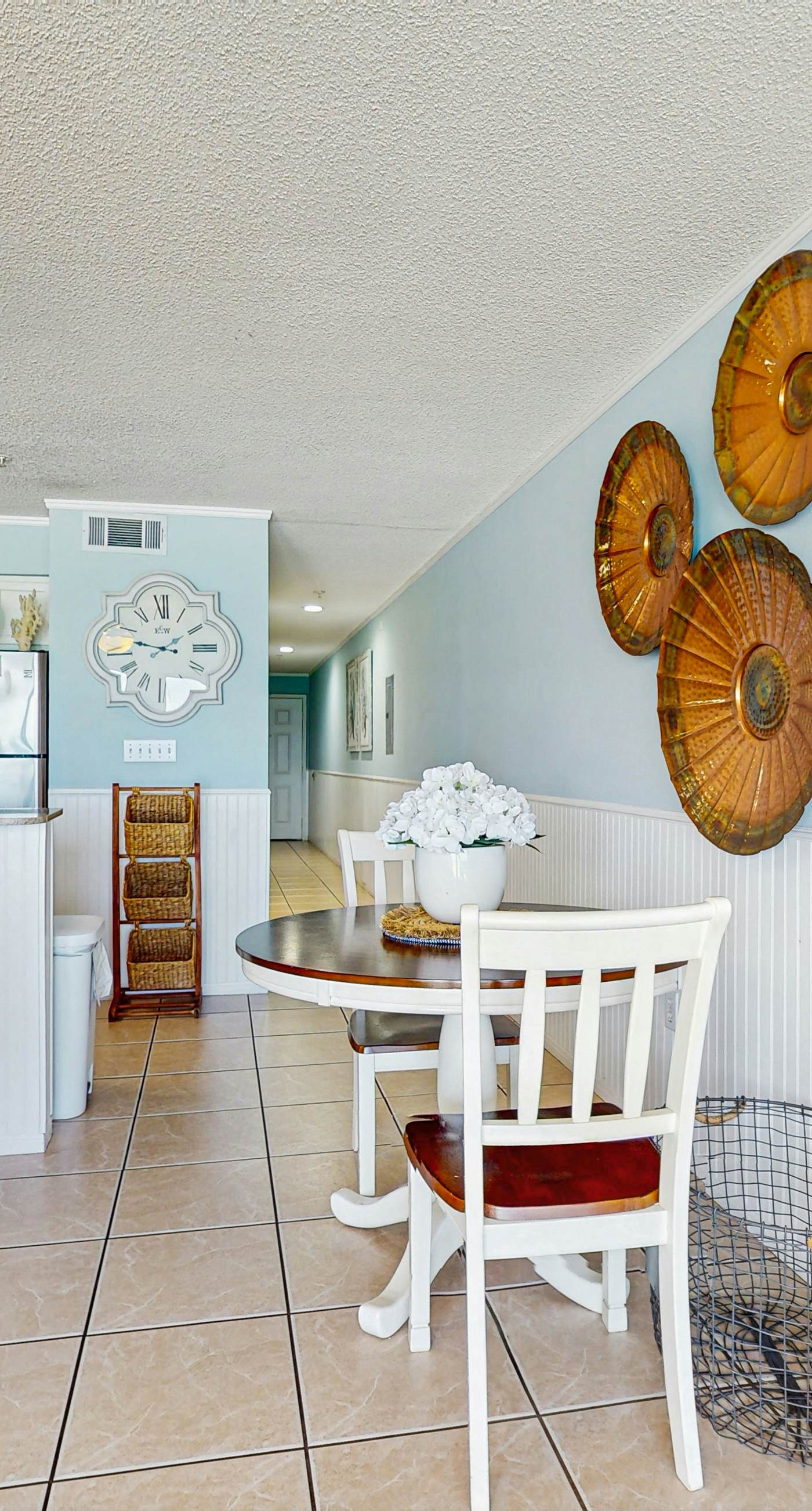 Gorgeous 2nd Floor Condo in Heart of Destin Gulf Front, Pool, Beach Boardwalk