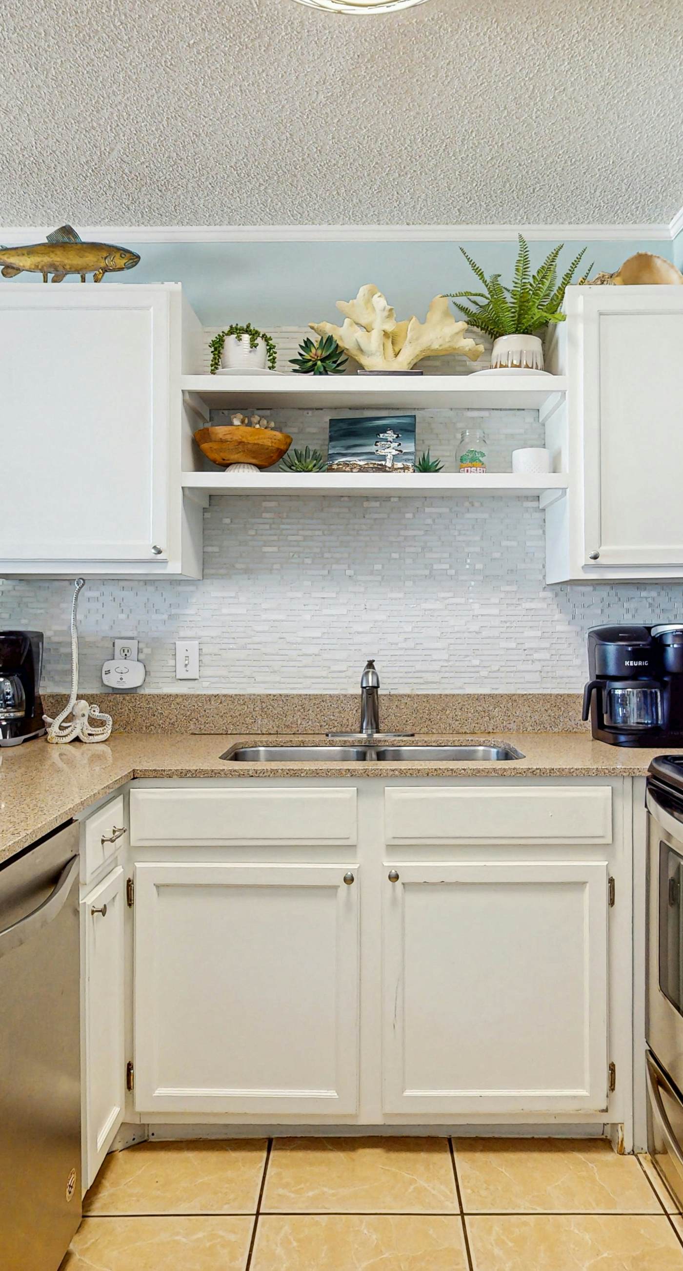 Gorgeous 2nd Floor Condo in Heart of Destin Gulf Front, Pool, Beach Boardwalk