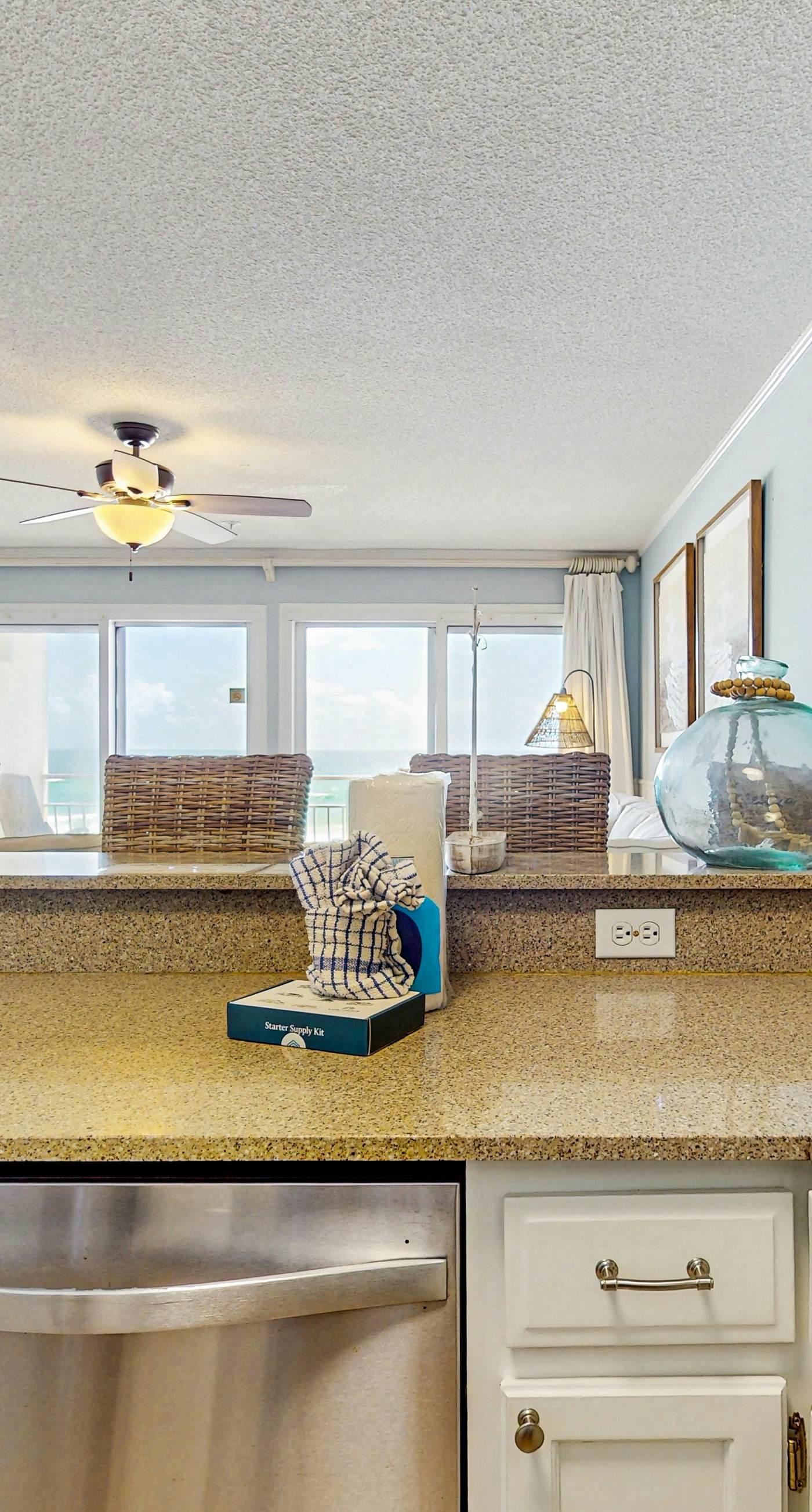 Gorgeous 2nd Floor Condo in Heart of Destin Gulf Front, Pool, Beach Boardwalk