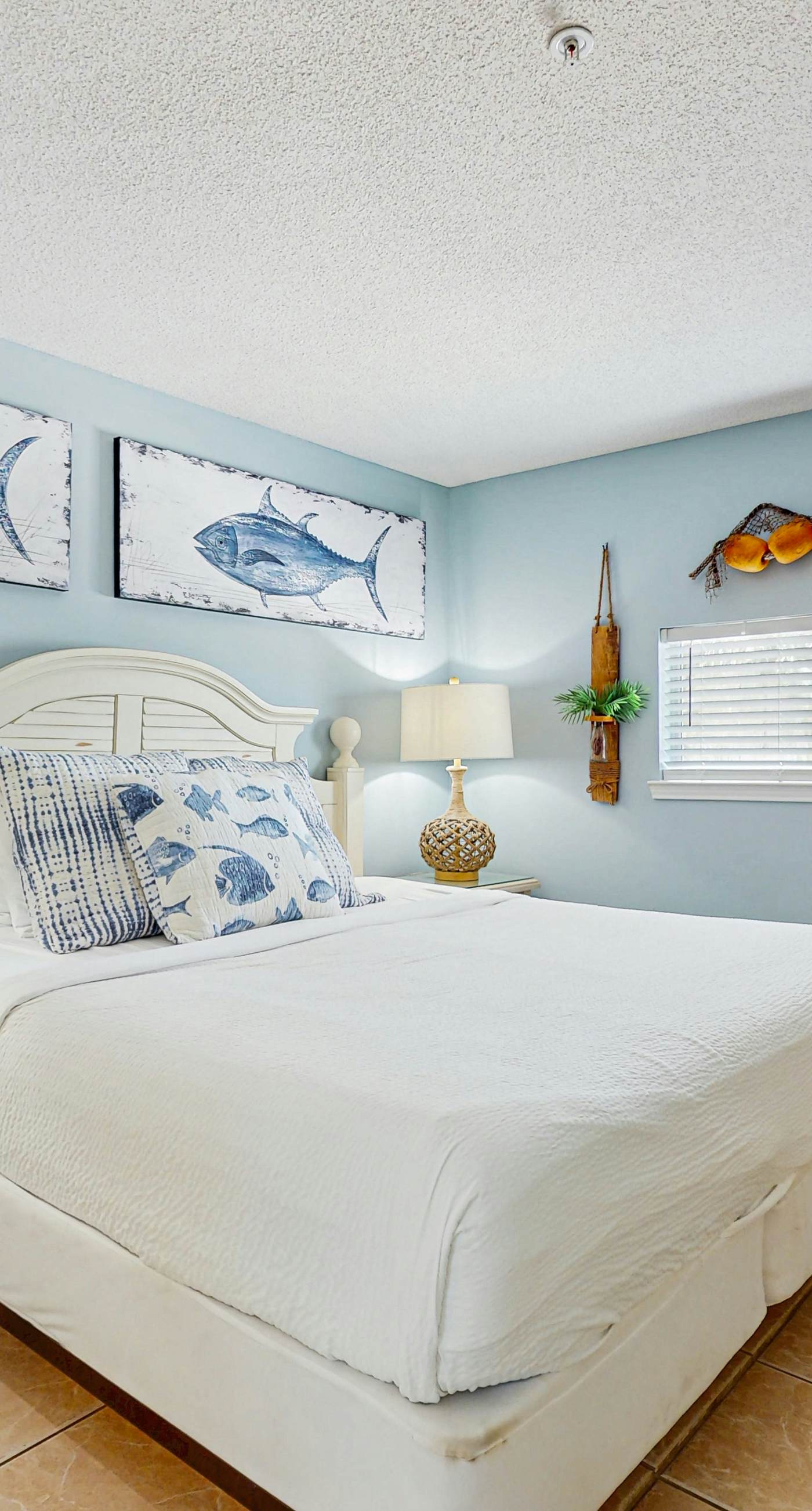 Gorgeous 2nd Floor Condo in Heart of Destin Gulf Front, Pool, Beach Boardwalk