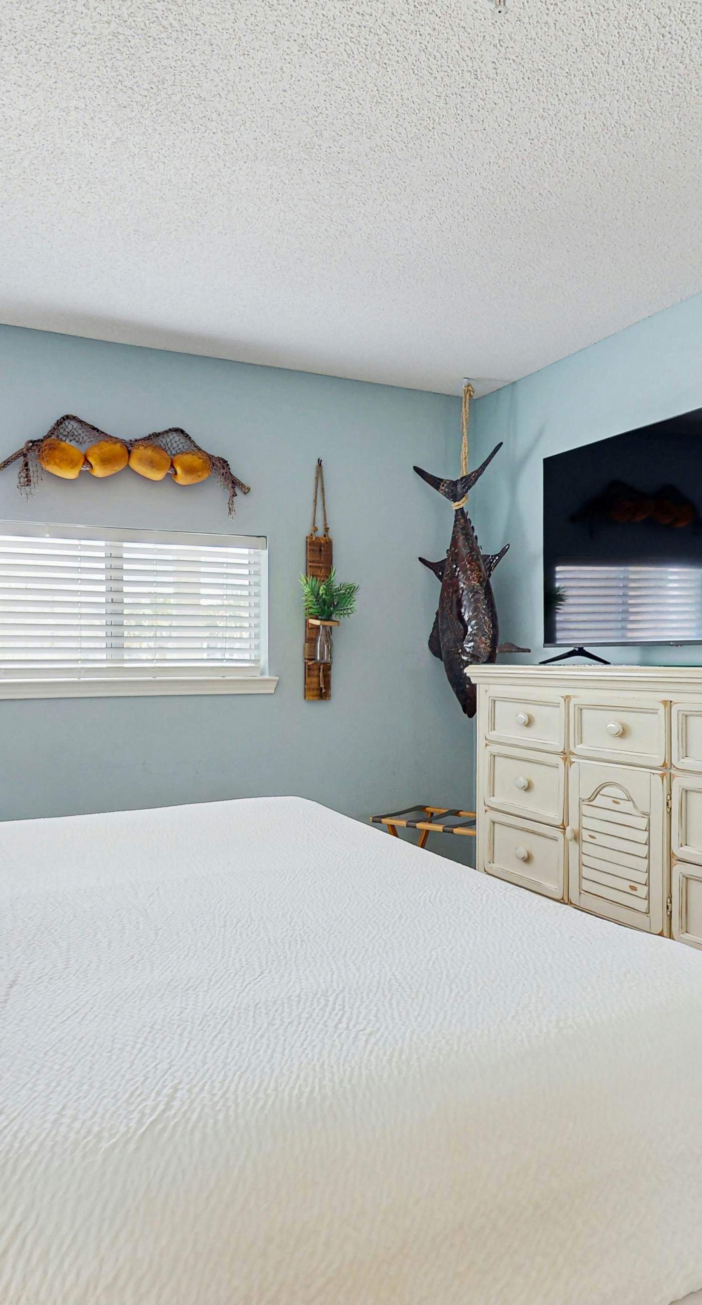 Gorgeous 2nd Floor Condo in Heart of Destin Gulf Front, Pool, Beach Boardwalk