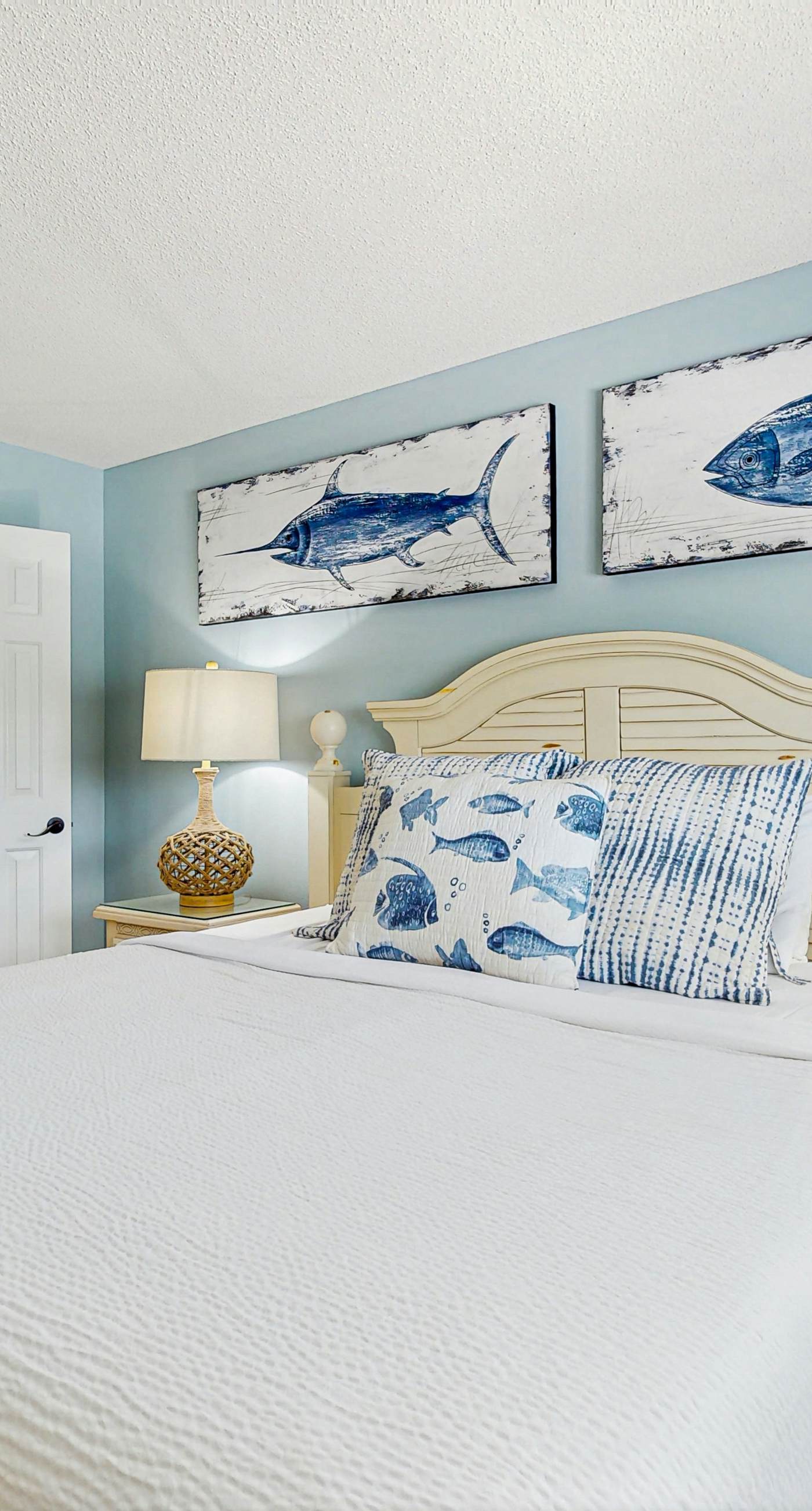 Gorgeous 2nd Floor Condo in Heart of Destin Gulf Front, Pool, Beach Boardwalk