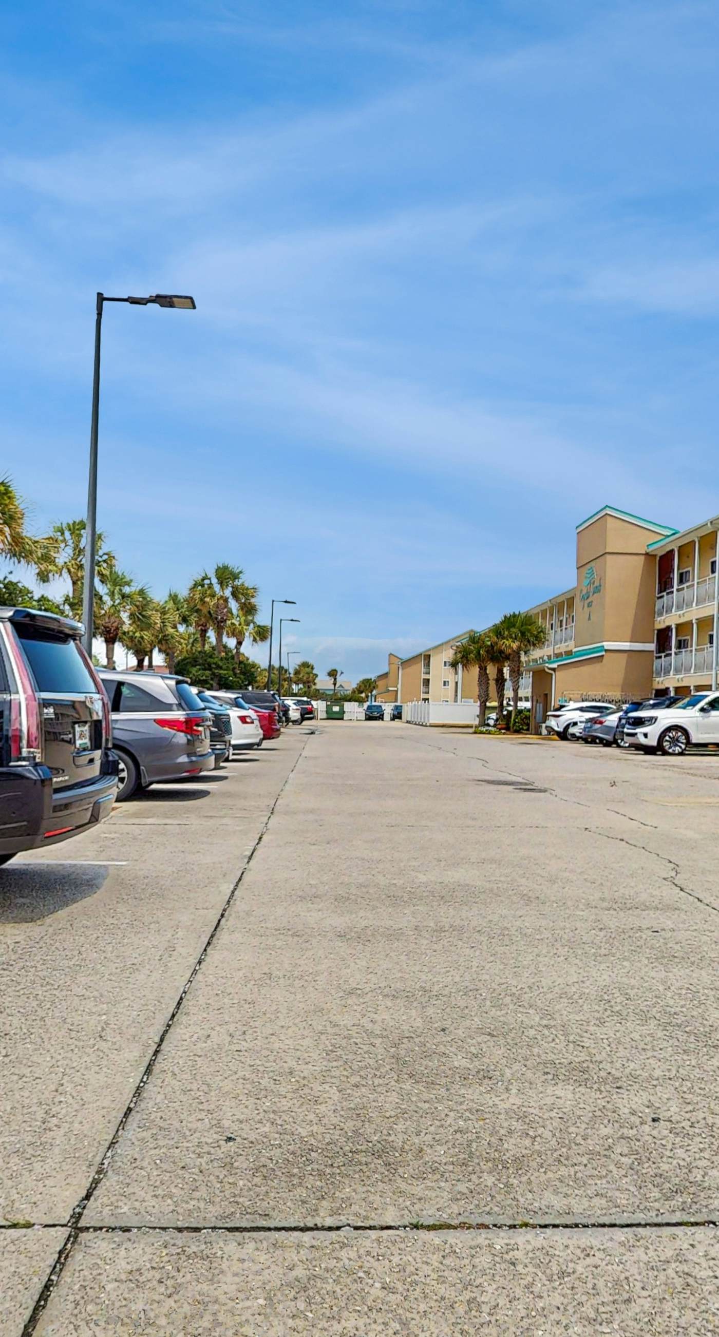 Gorgeous 2nd Floor Condo in Heart of Destin Gulf Front, Pool, Beach Boardwalk