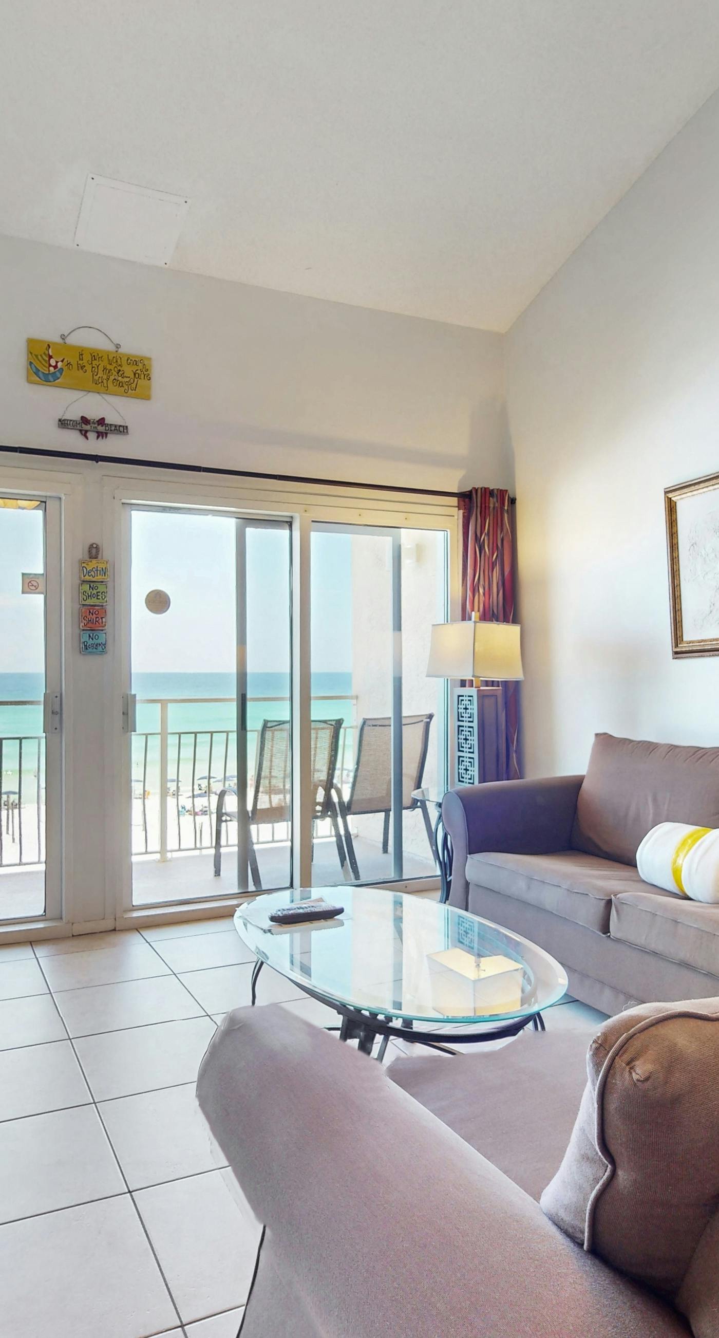 Wonderful condo with Gulf view, grill, pools & beach access