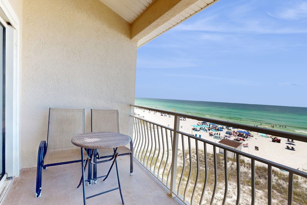 Wonderful condo with Gulf view, grill, pools & beach access