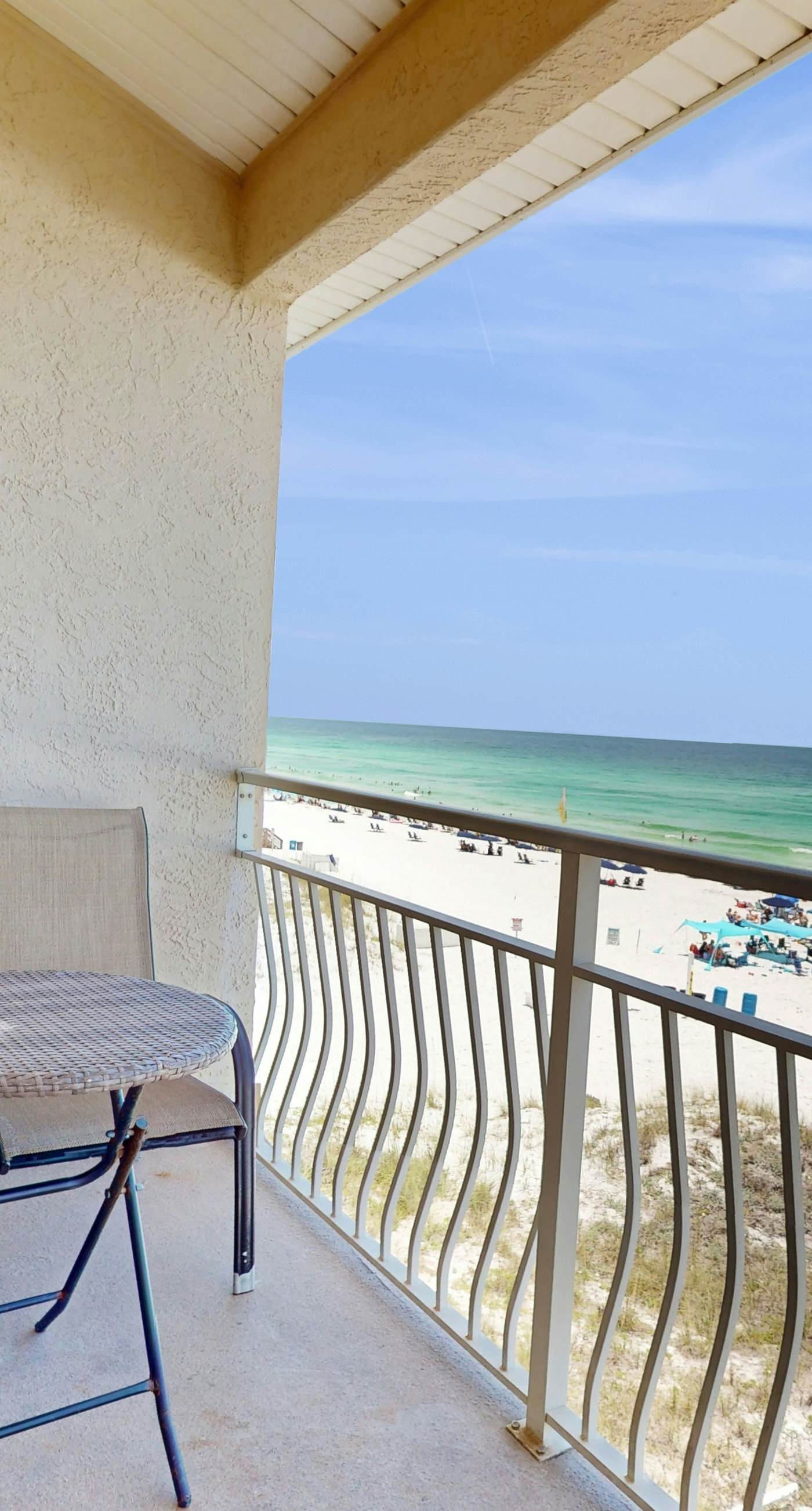 Wonderful condo with Gulf view, grill, pools & beach access