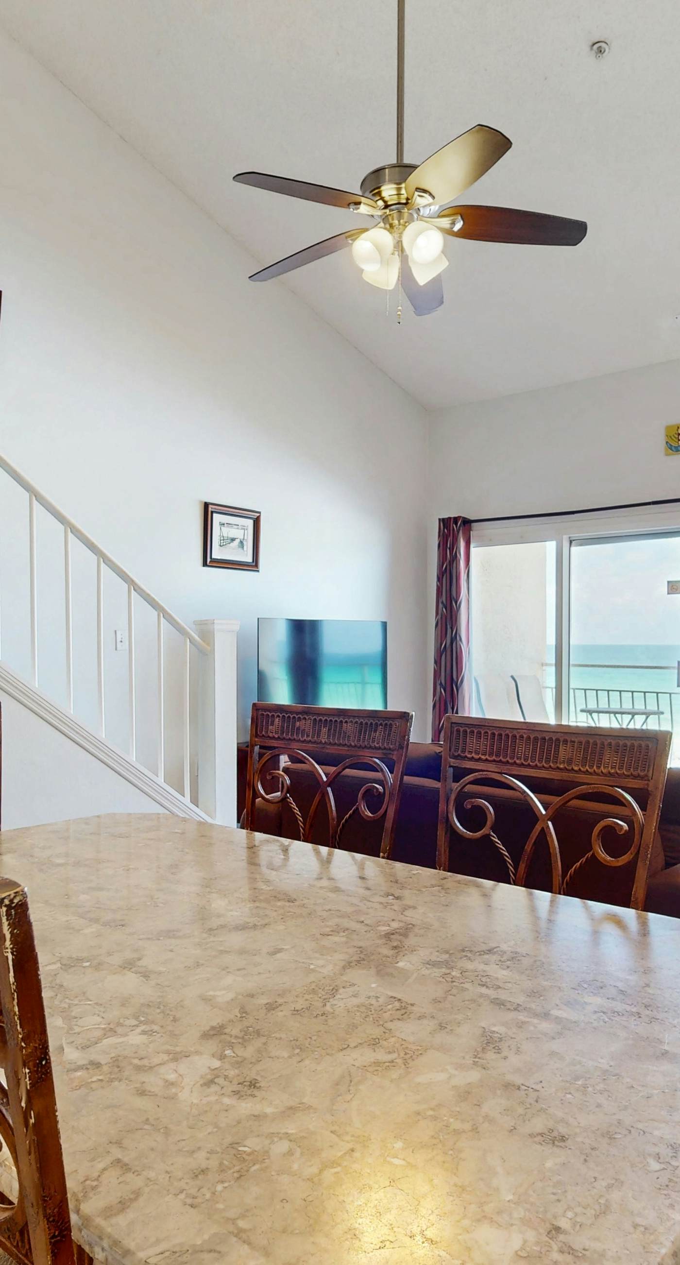 Wonderful condo with Gulf view, grill, pools & beach access