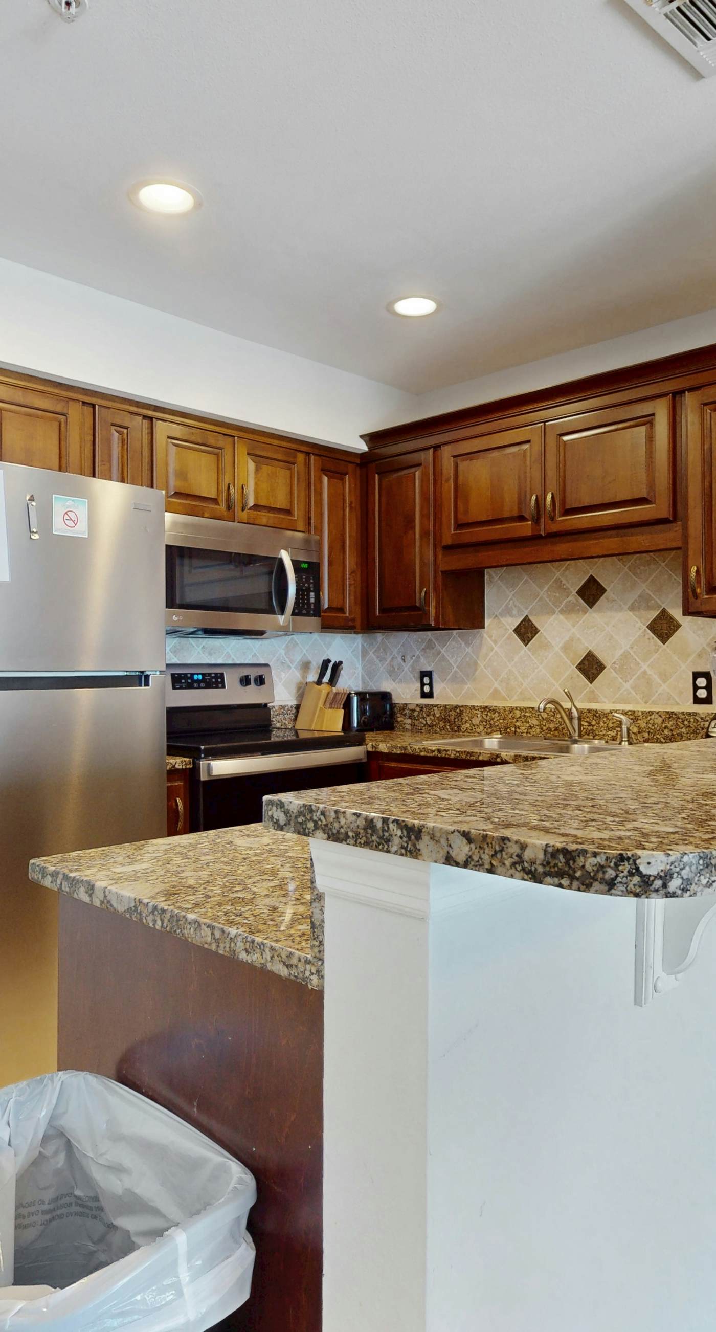 Wonderful condo with Gulf view, grill, pools & beach access