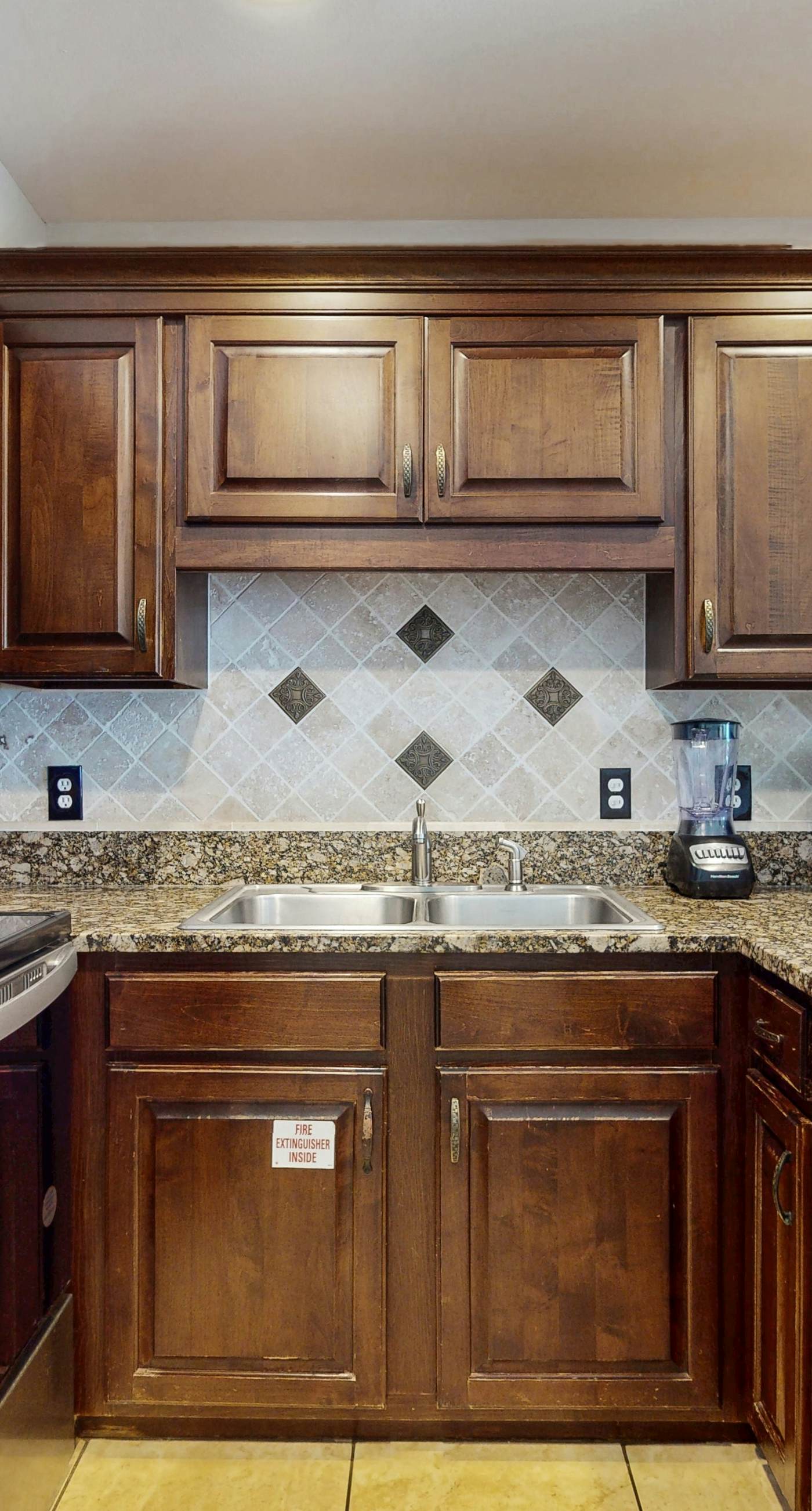 Wonderful condo with Gulf view, grill, pools & beach access