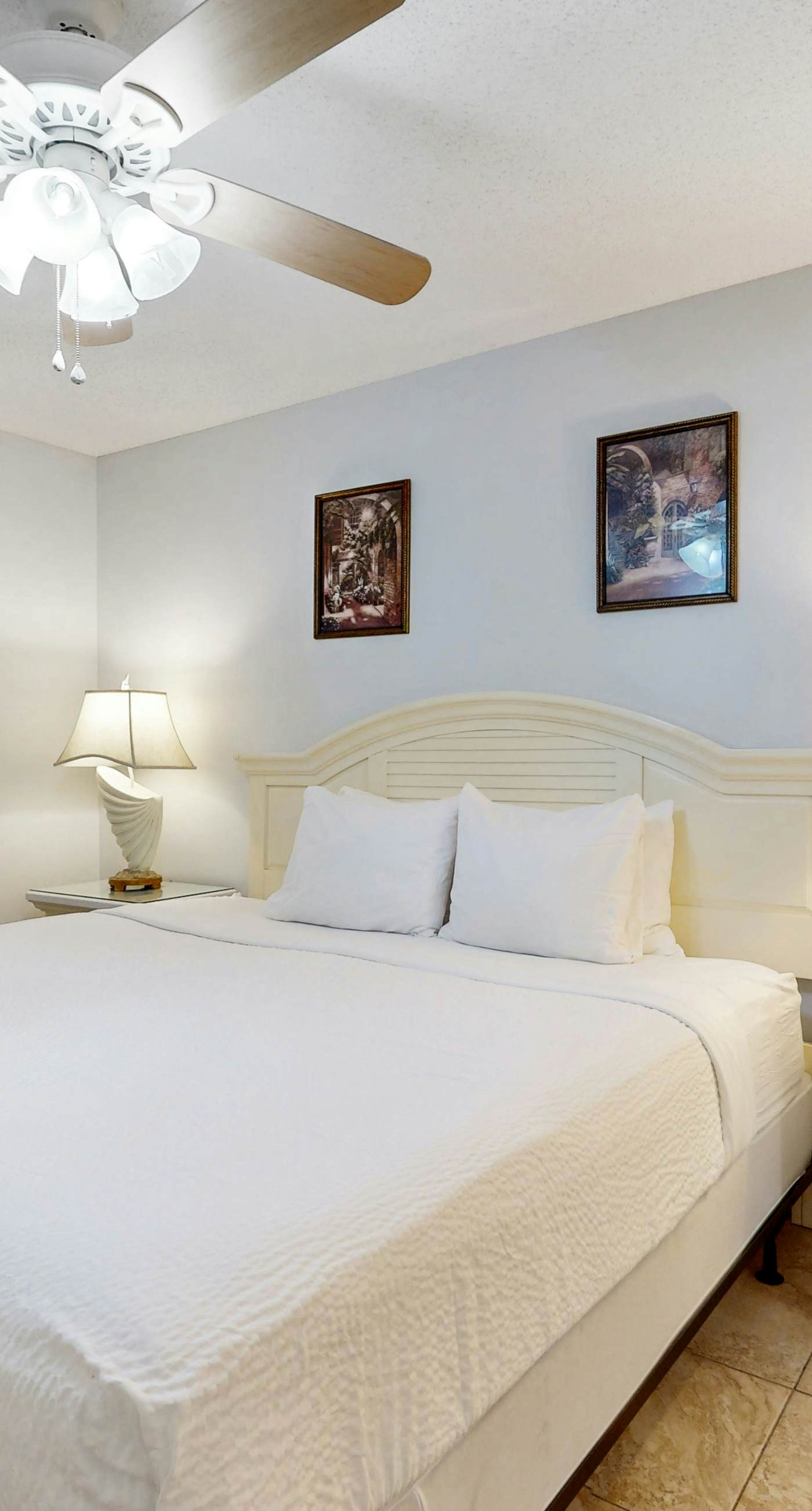 Wonderful condo with Gulf view, grill, pools & beach access