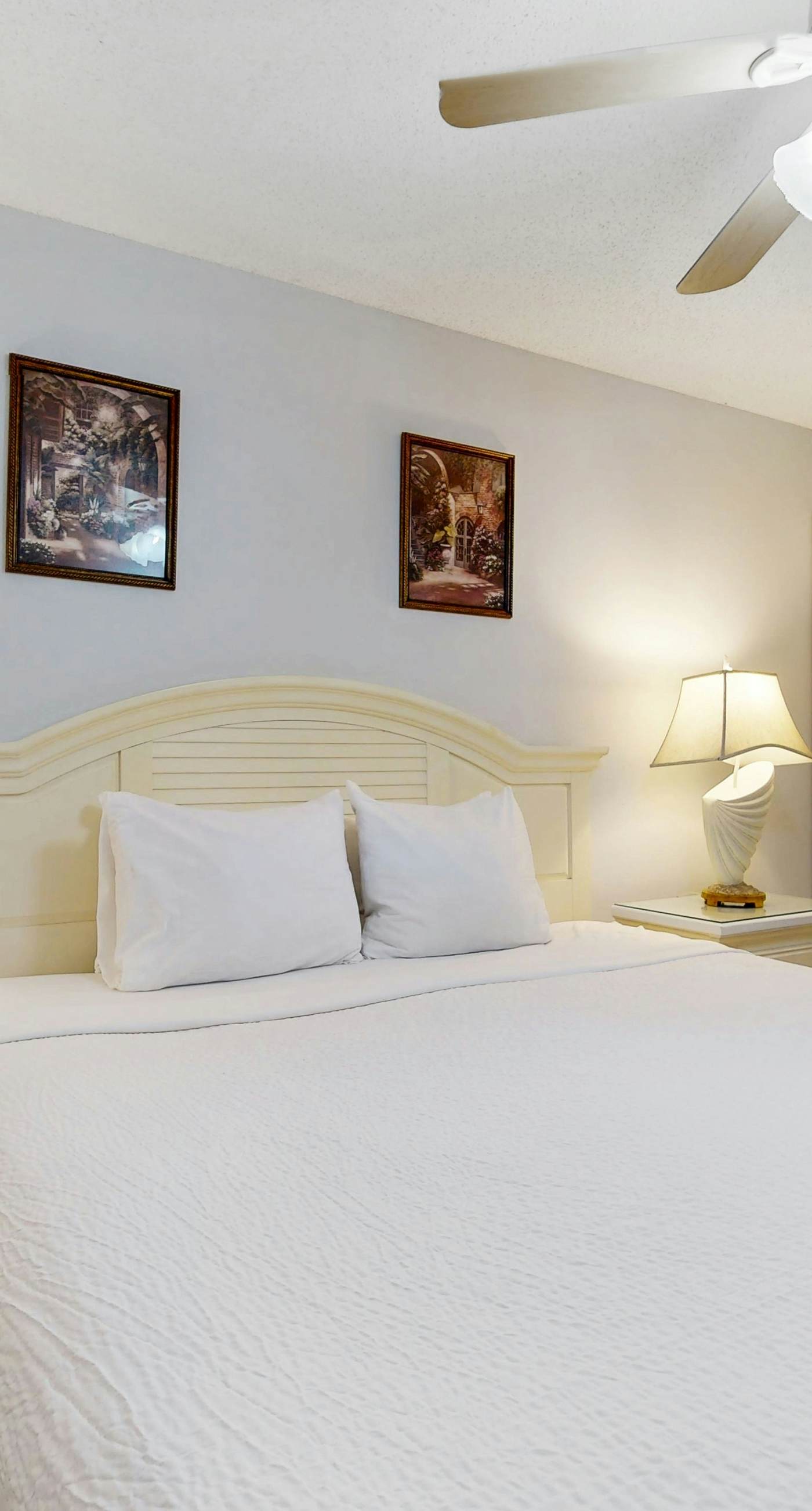 Wonderful condo with Gulf view, grill, pools & beach access