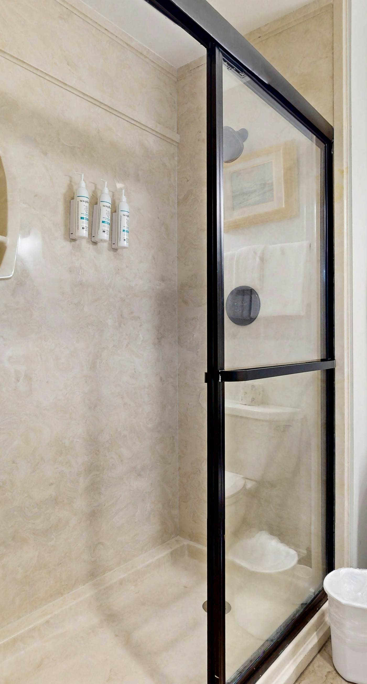 Wonderful condo with Gulf view, grill, pools & beach access