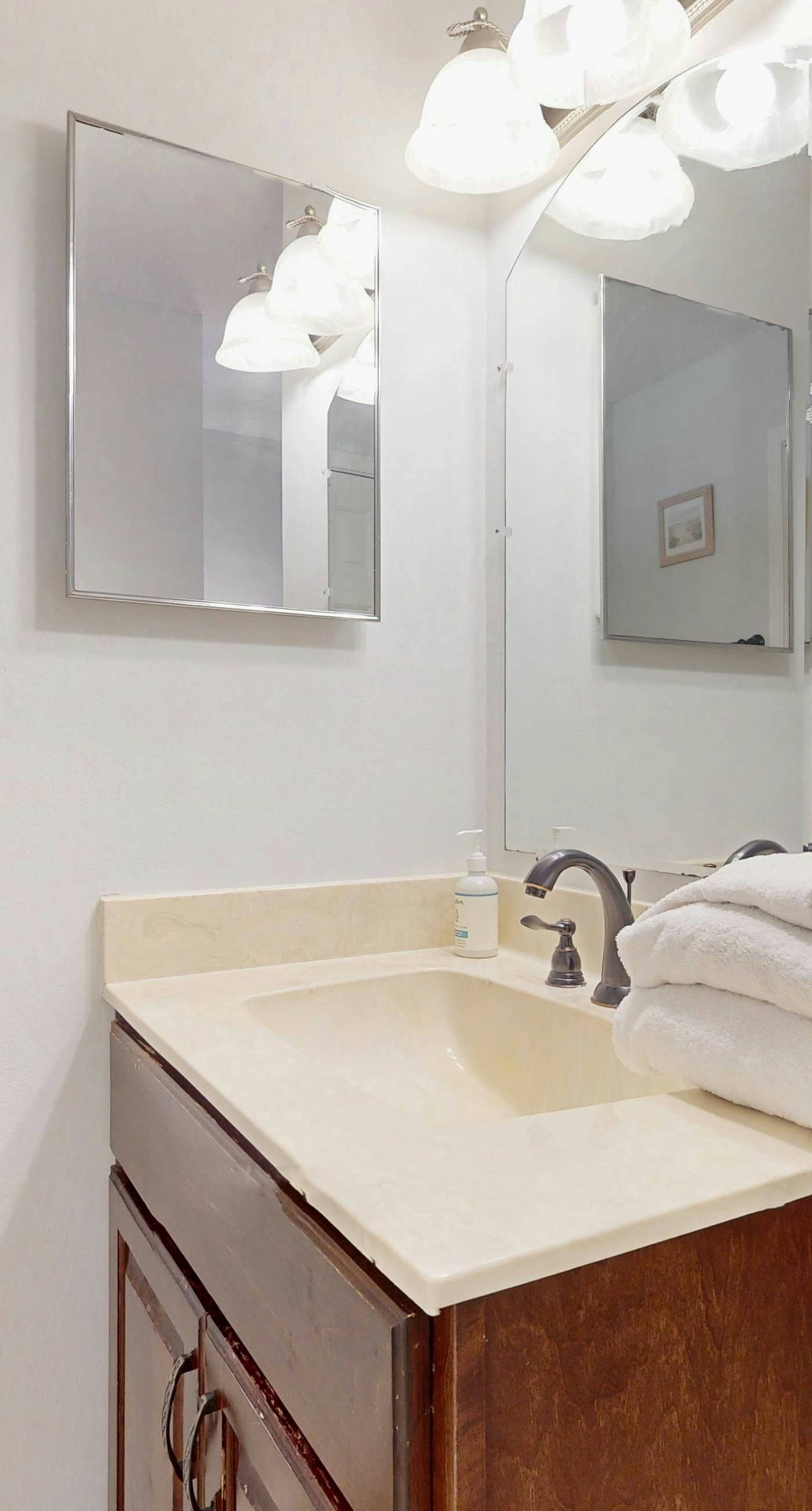 Wonderful condo with Gulf view, grill, pools & beach access