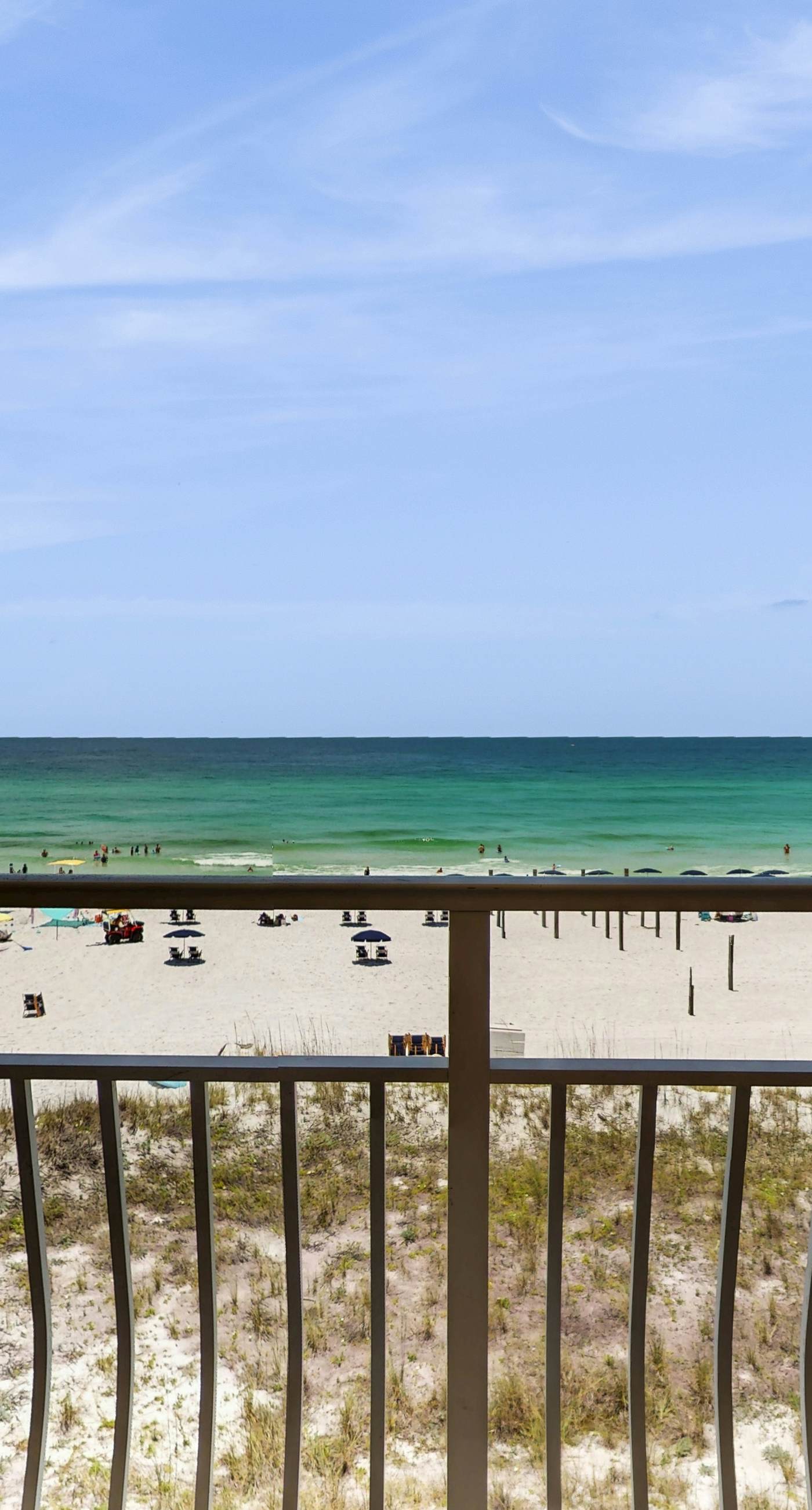 Wonderful condo with Gulf view, grill, pools & beach access