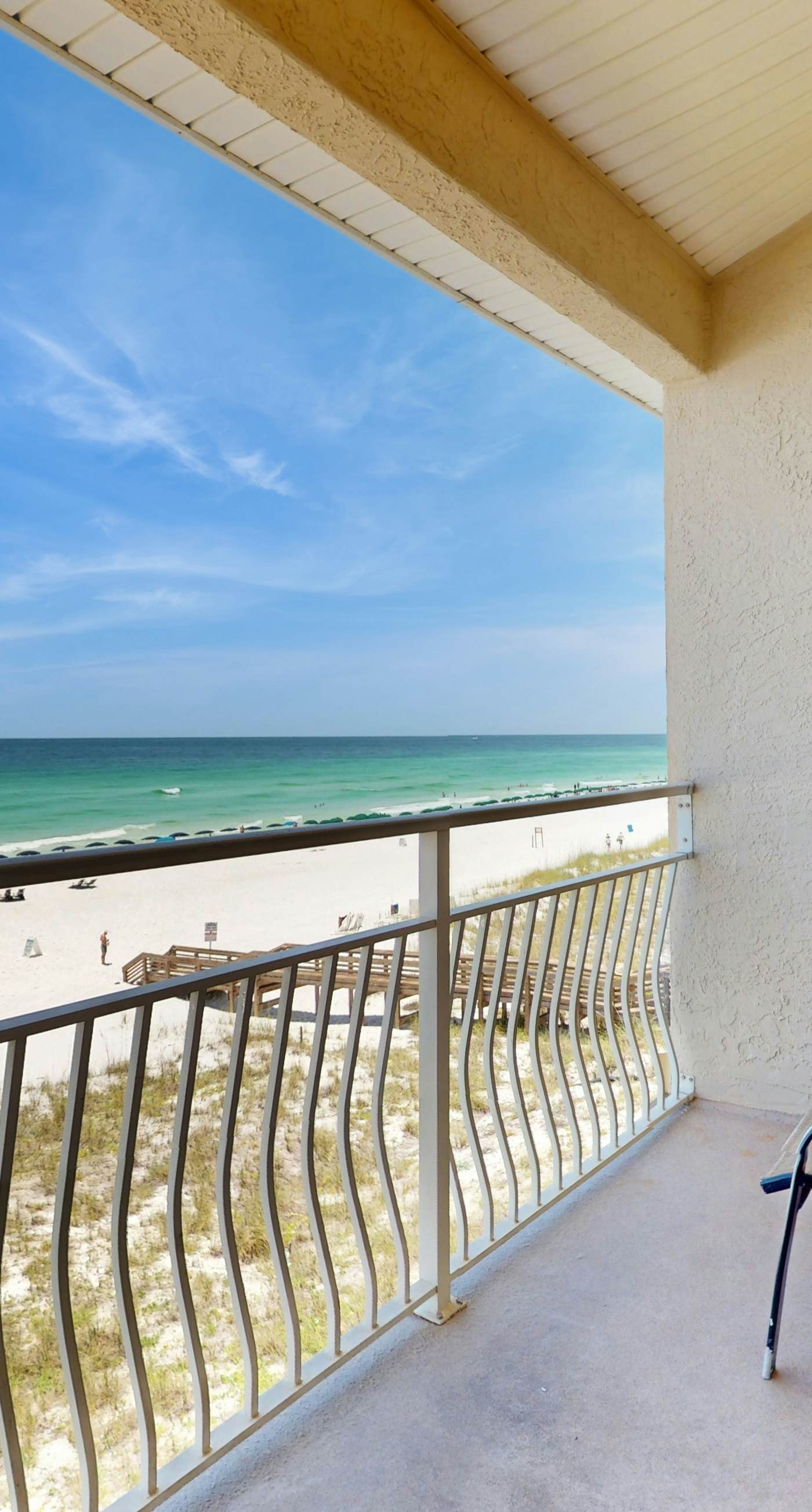 Wonderful condo with Gulf view, grill, pools & beach access