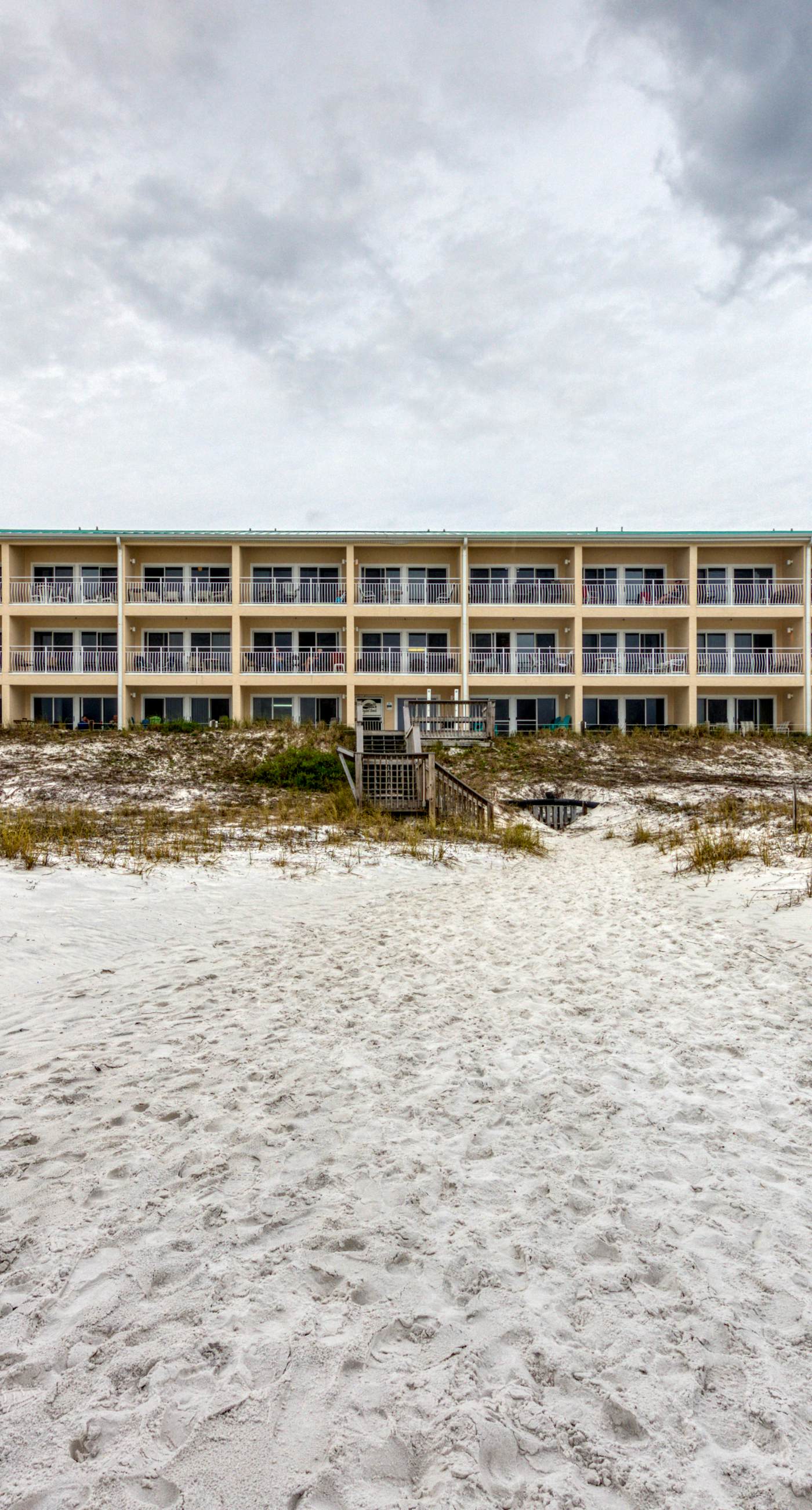 Wonderful condo with Gulf view, grill, pools & beach access