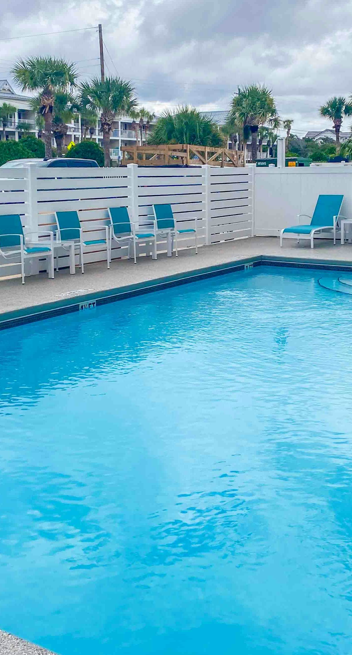 Oceanfront condo with AC, WiFi, pool & seasonal beach service