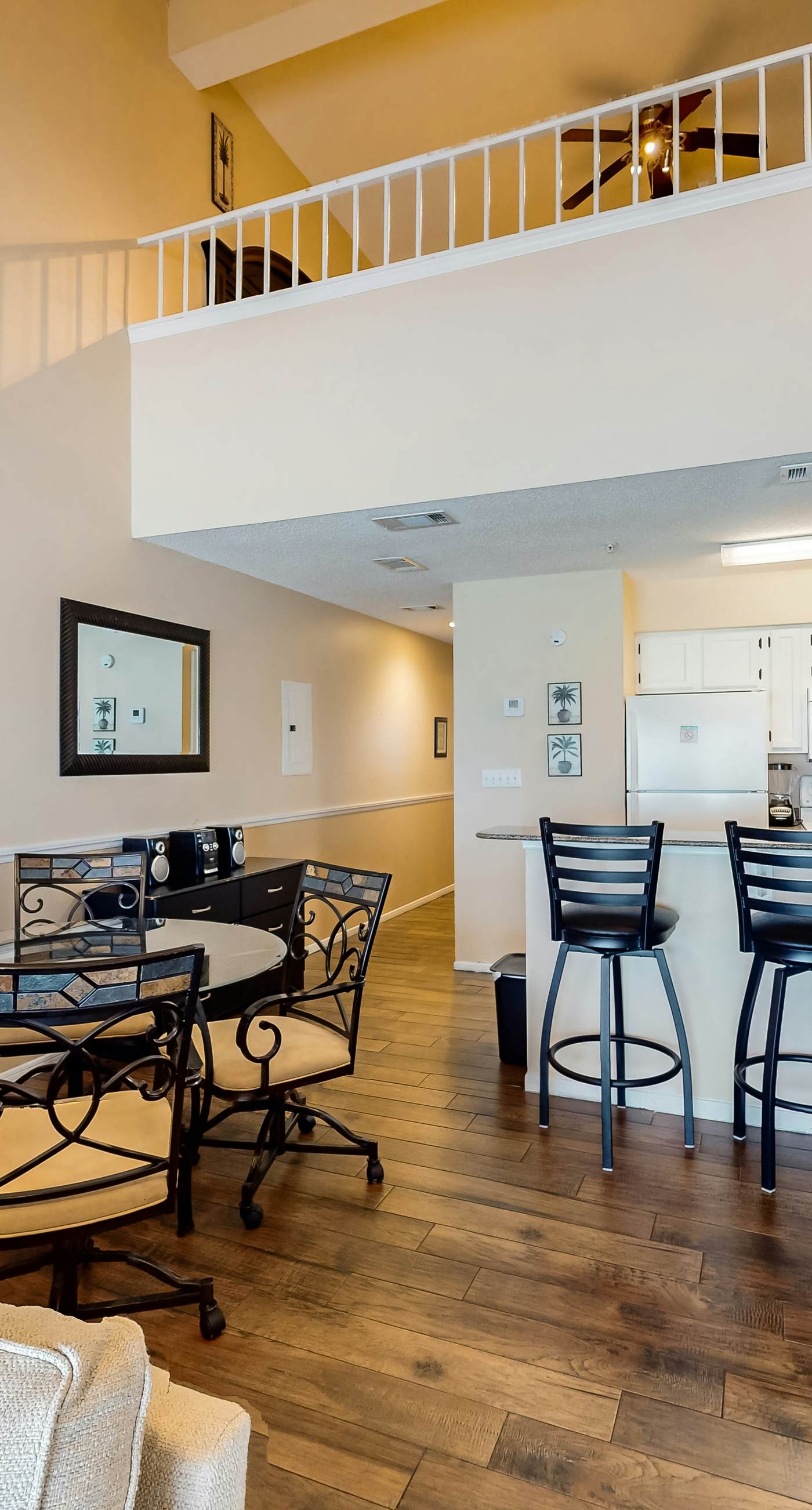 Oceanfront condo with AC, WiFi, pool & seasonal beach service