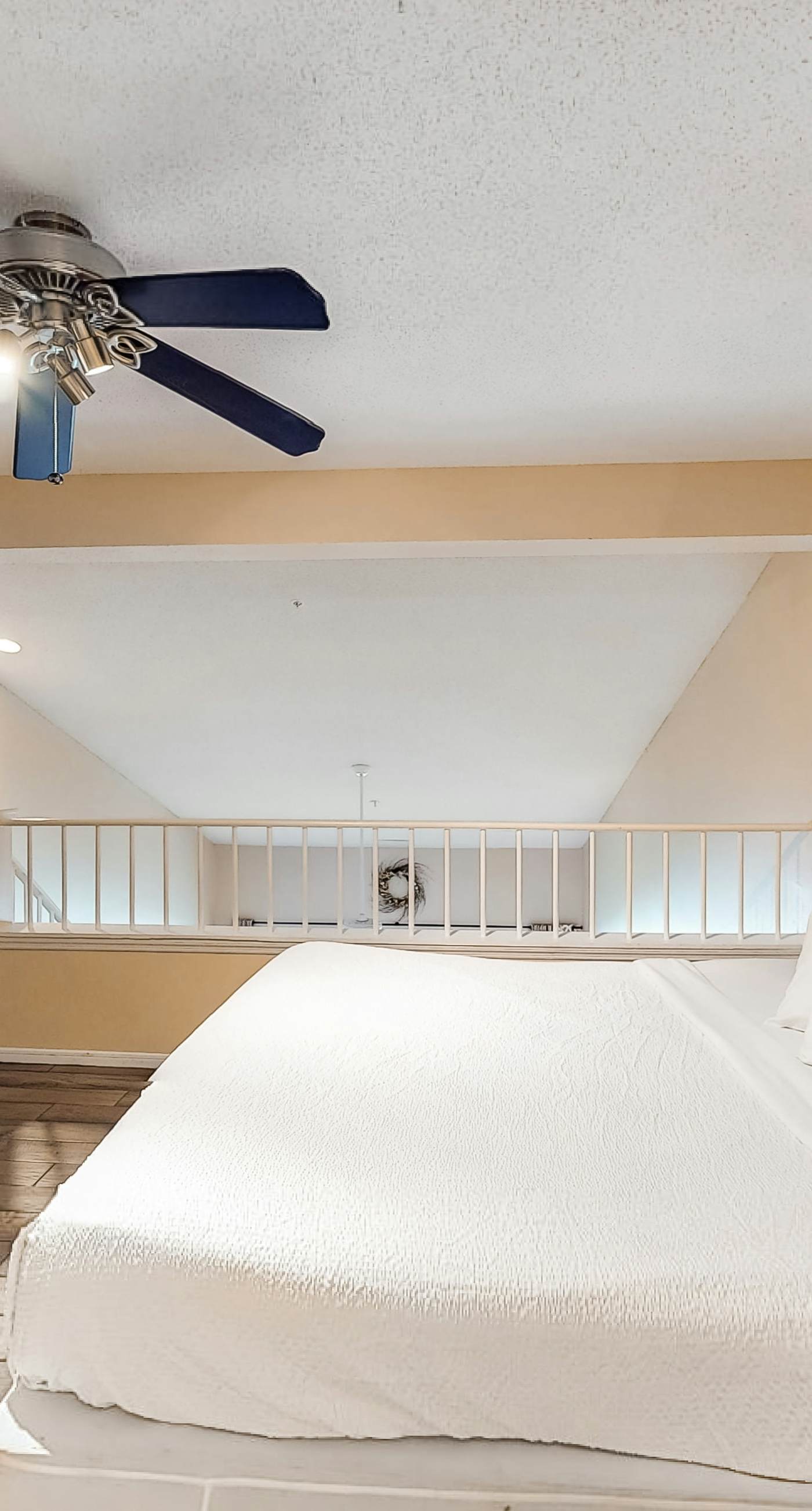 Oceanfront condo with AC, WiFi, pool & seasonal beach service