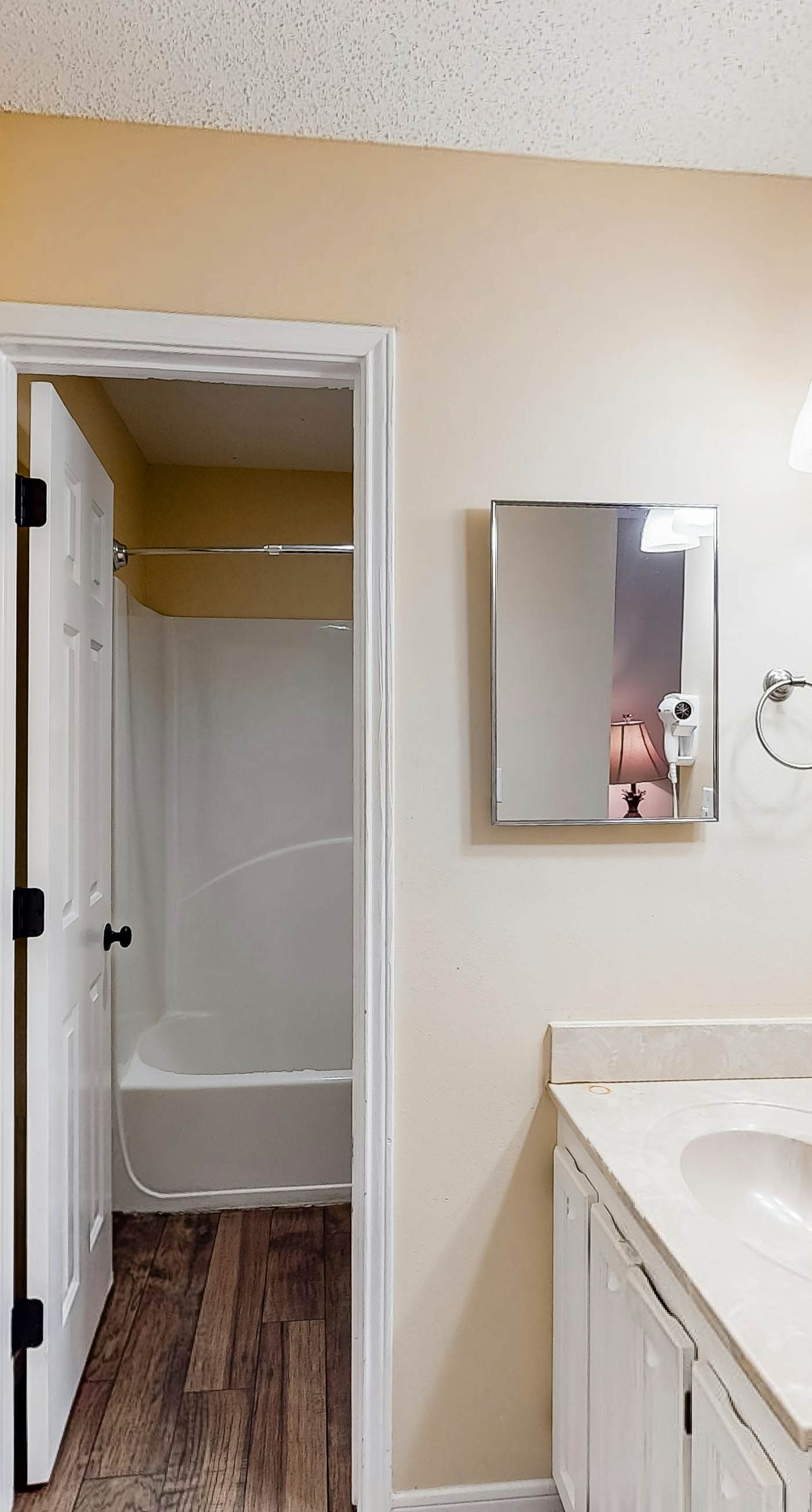 Oceanfront condo with AC, WiFi, pool & seasonal beach service